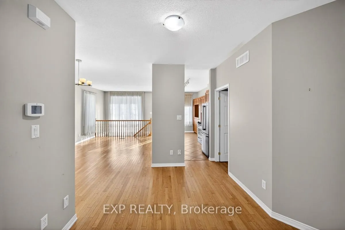 Photo 5 of 215 Cairnsmore Circle, Ottawa, Barrhaven - Stonebridge — HOMEH