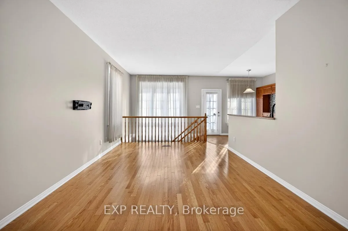 Photo 6 of 215 Cairnsmore Circle, Ottawa, Barrhaven - Stonebridge — HOMEH