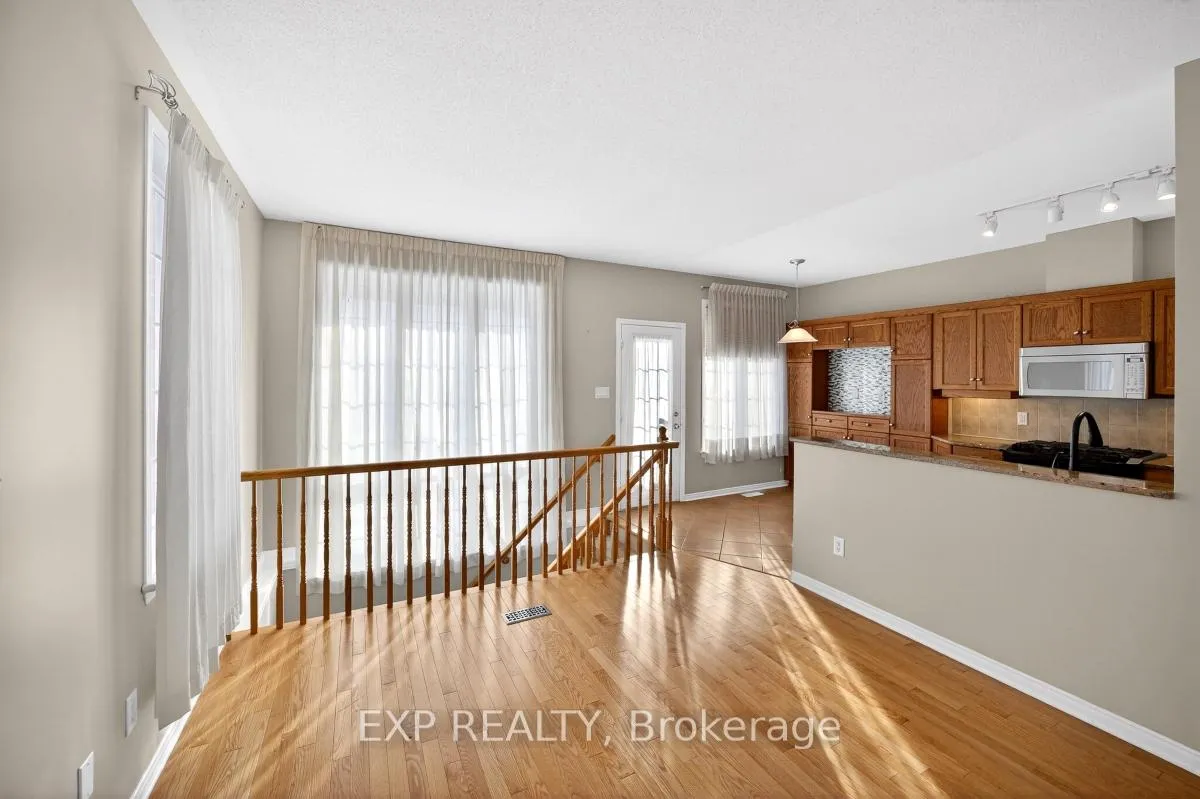 Photo 7 of 215 Cairnsmore Circle, Ottawa, Barrhaven - Stonebridge — HOMEH