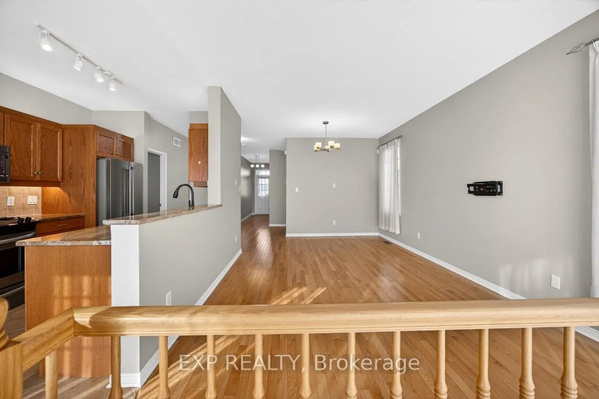 Photo 8 of 215 Cairnsmore Circle, Ottawa, Barrhaven - Stonebridge — HOMEH