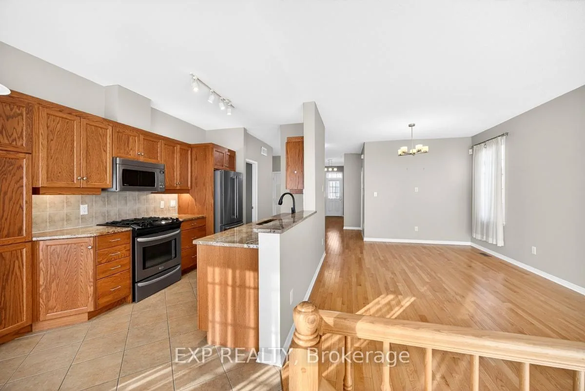 Photo 9 of 215 Cairnsmore Circle, Ottawa, Barrhaven - Stonebridge — HOMEH