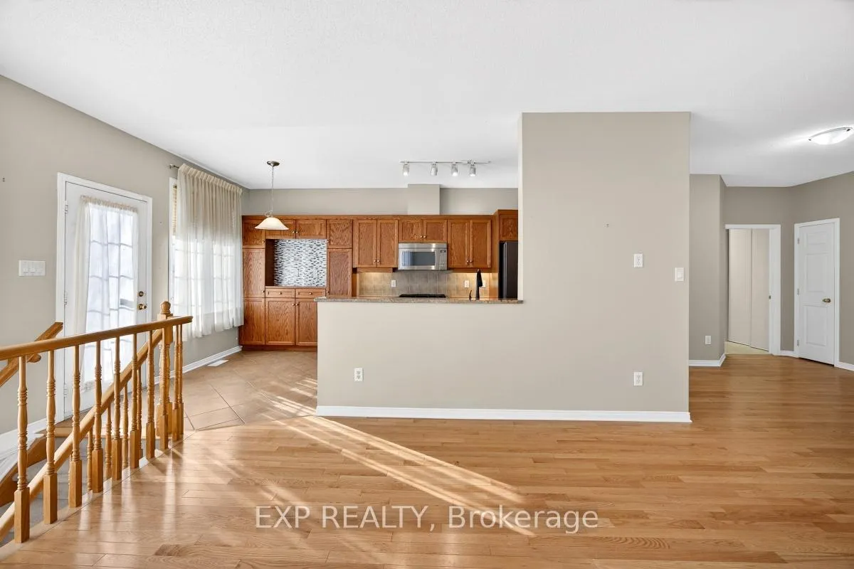 Photo 10 of 215 Cairnsmore Circle, Ottawa, Barrhaven - Stonebridge — HOMEH