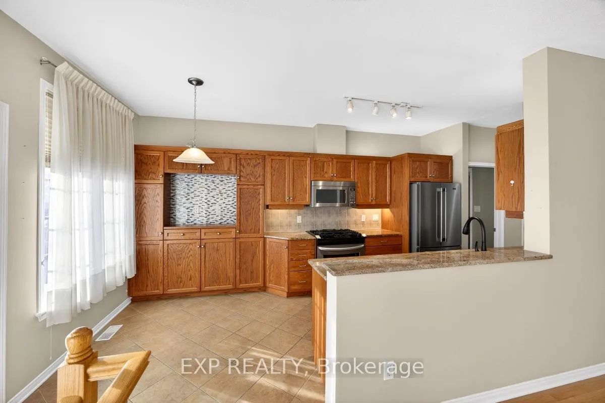 Photo 11 of 215 Cairnsmore Circle, Ottawa, Barrhaven - Stonebridge — HOMEH