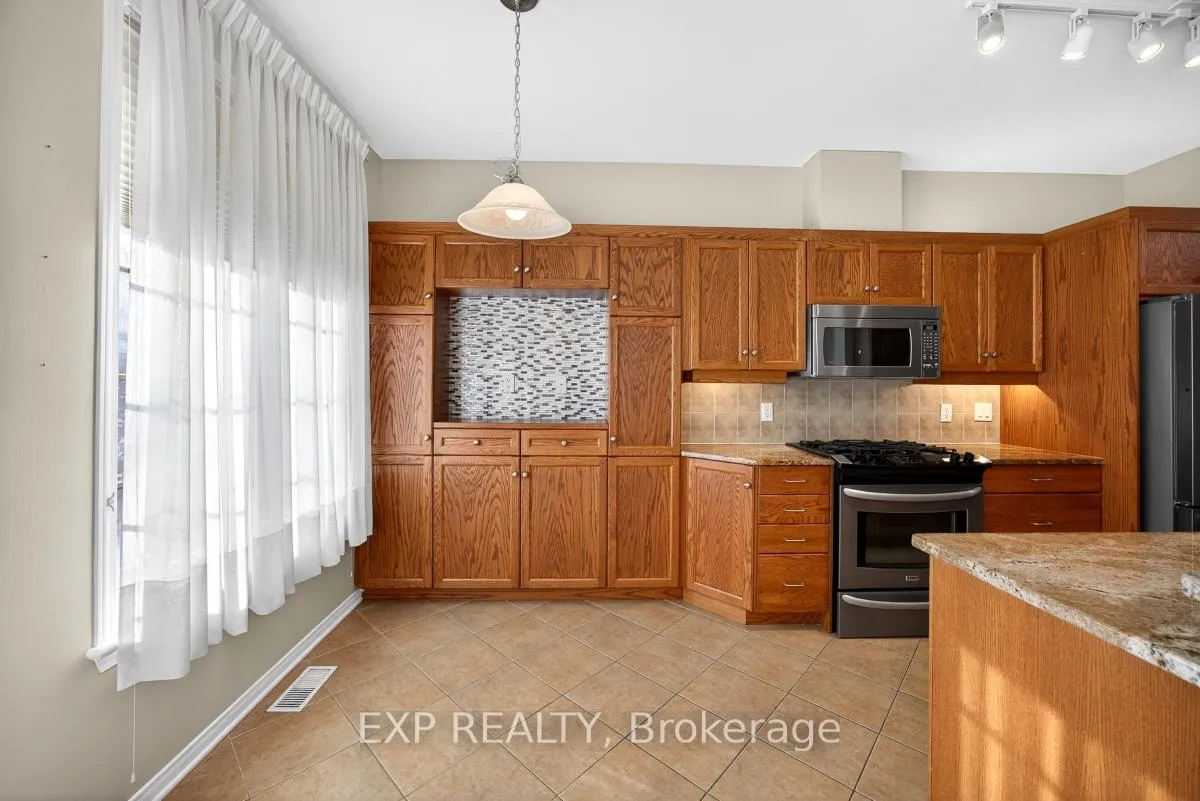 Photo 12 of 215 Cairnsmore Circle, Ottawa, Barrhaven - Stonebridge — HOMEH