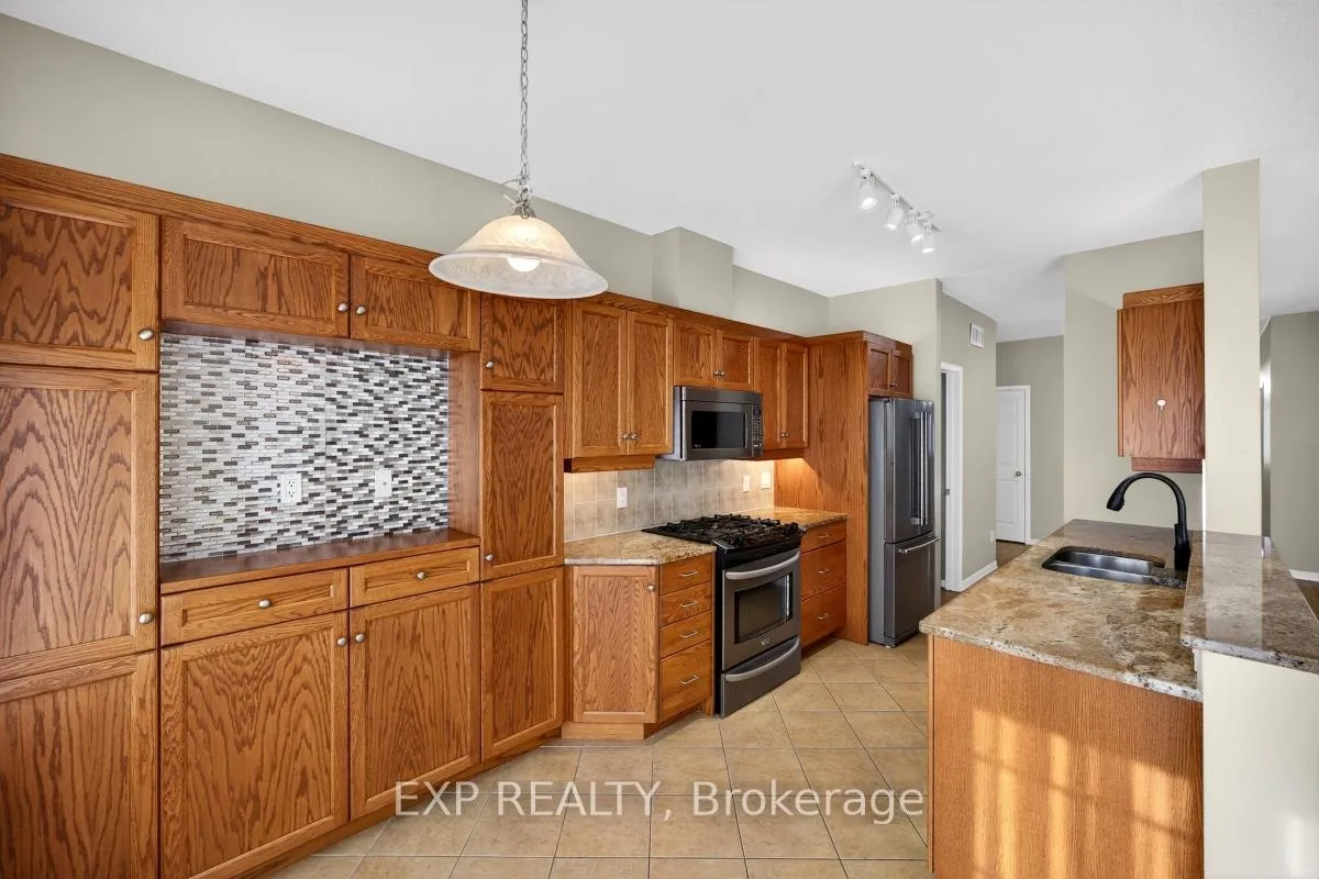 Photo 13 of 215 Cairnsmore Circle, Ottawa, Barrhaven - Stonebridge — HOMEH