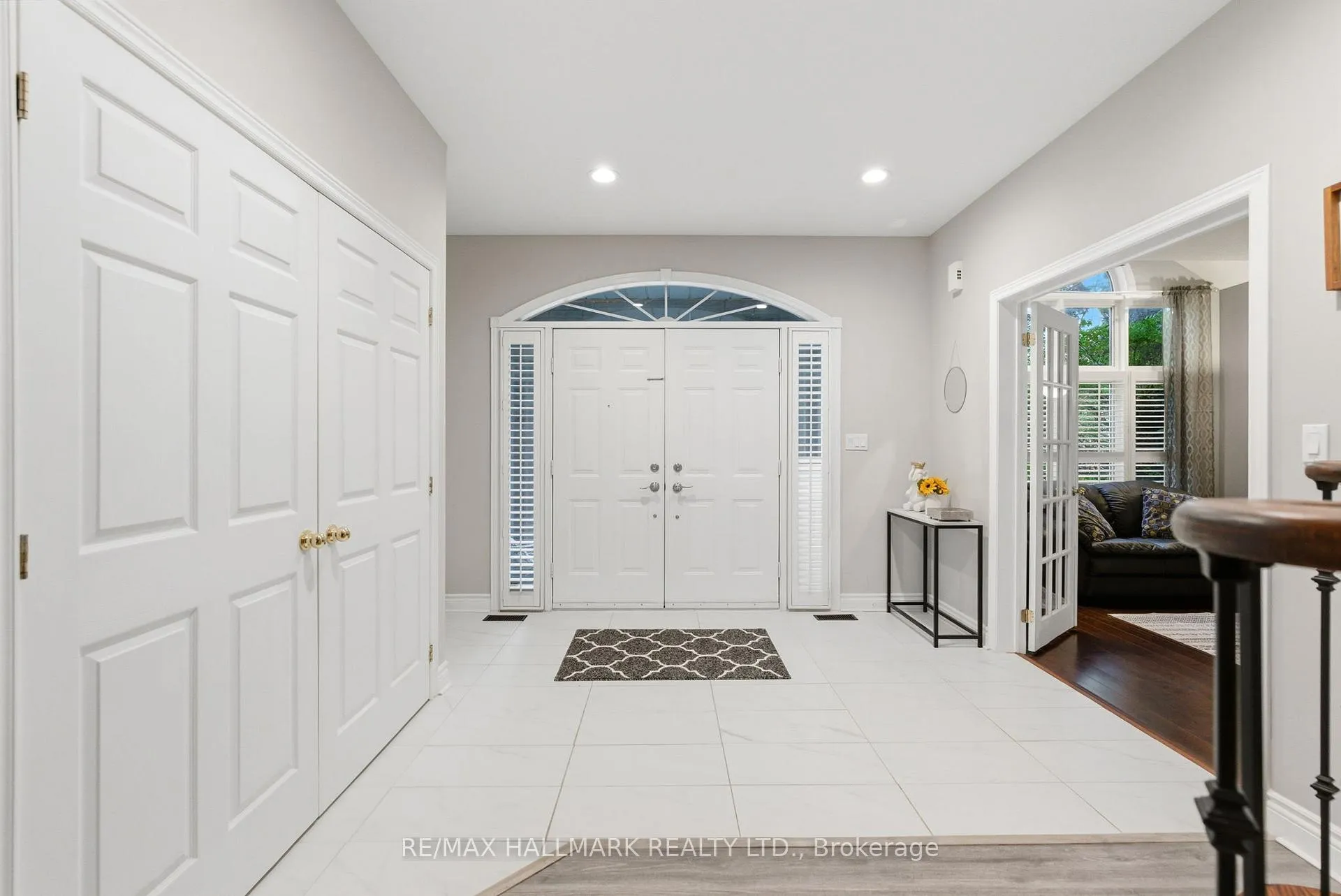 Photo 2 of 897 Oberland Drive, Oshawa, Pinecrest — HOMEH