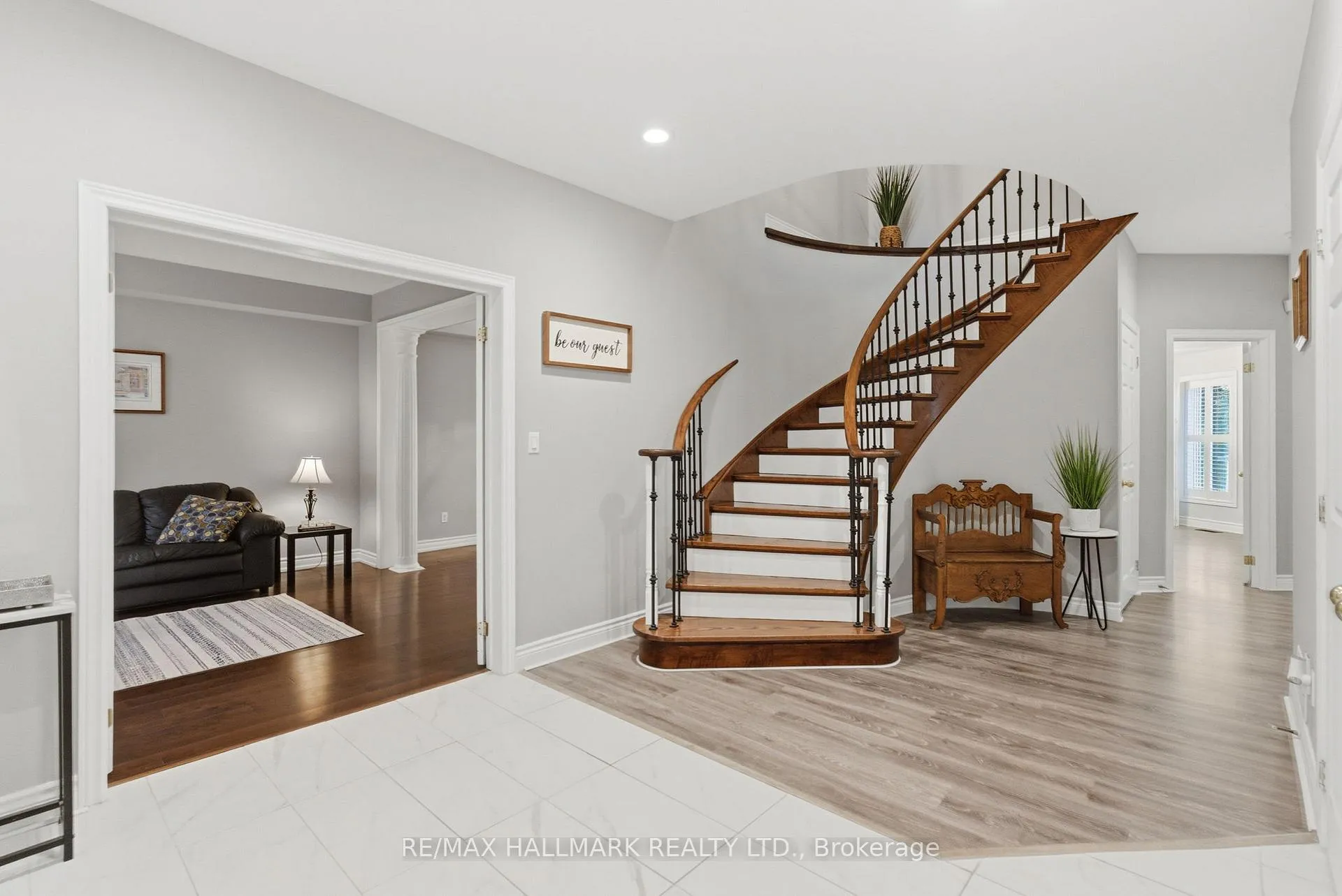 Photo 3 of 897 Oberland Drive, Oshawa, Pinecrest — HOMEH