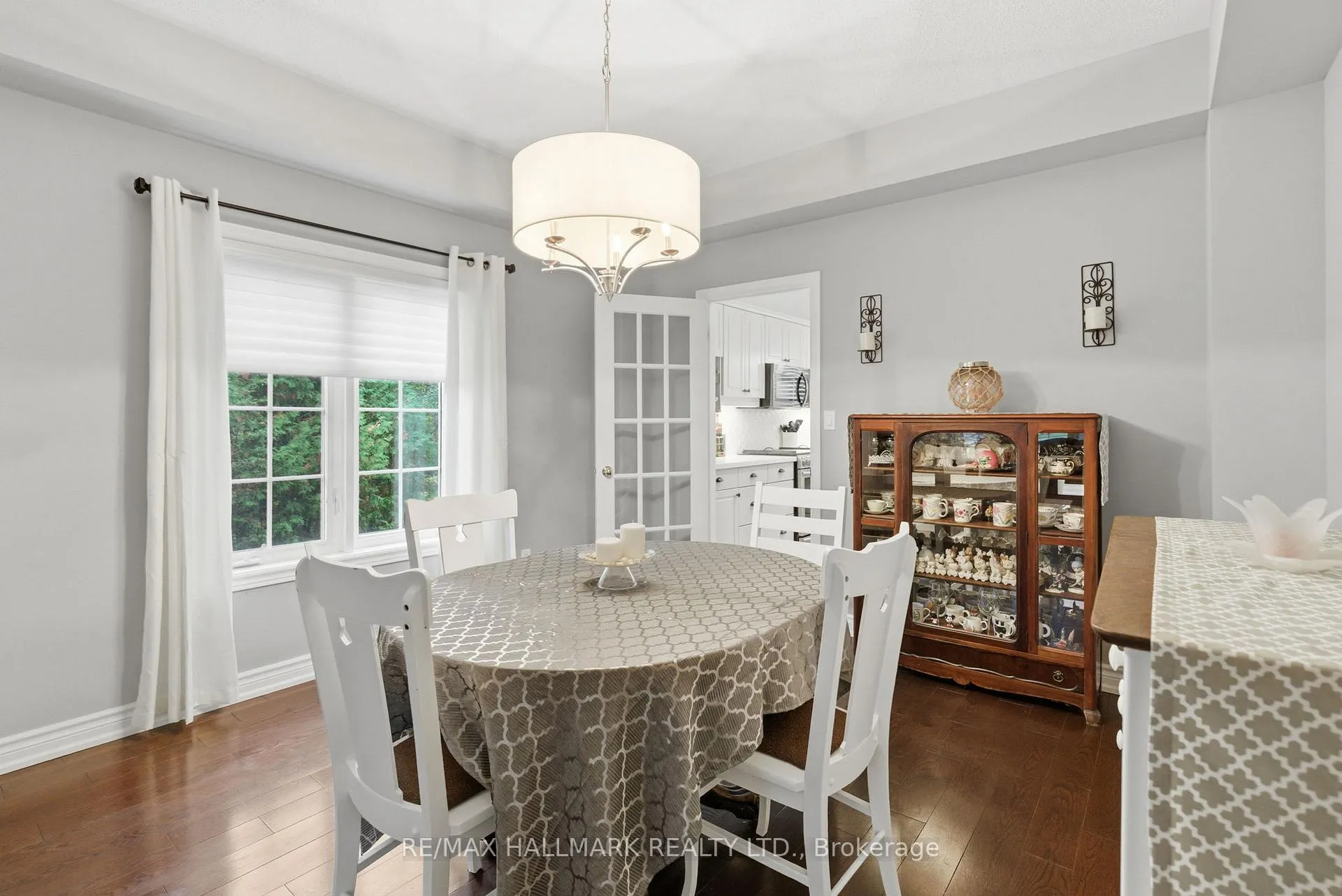 Photo 6 of 897 Oberland Drive, Oshawa, Pinecrest — HOMEH