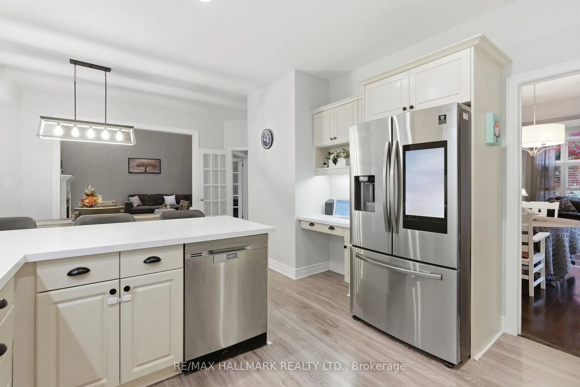 Photo 9 of 897 Oberland Drive, Oshawa, Pinecrest — HOMEH