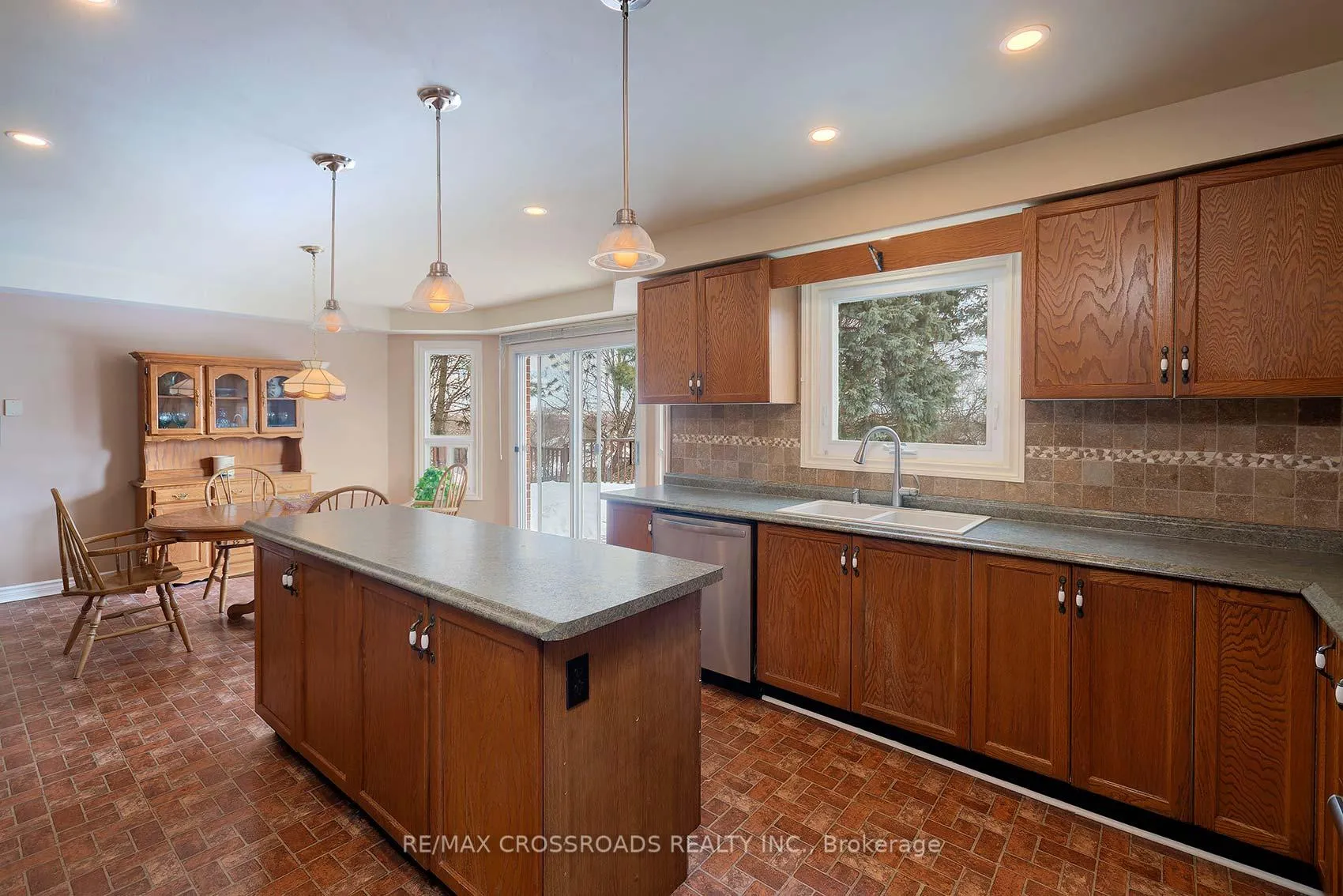 Photo 8 of 11 Sayor Drive, Ajax, Central West — HOMEH