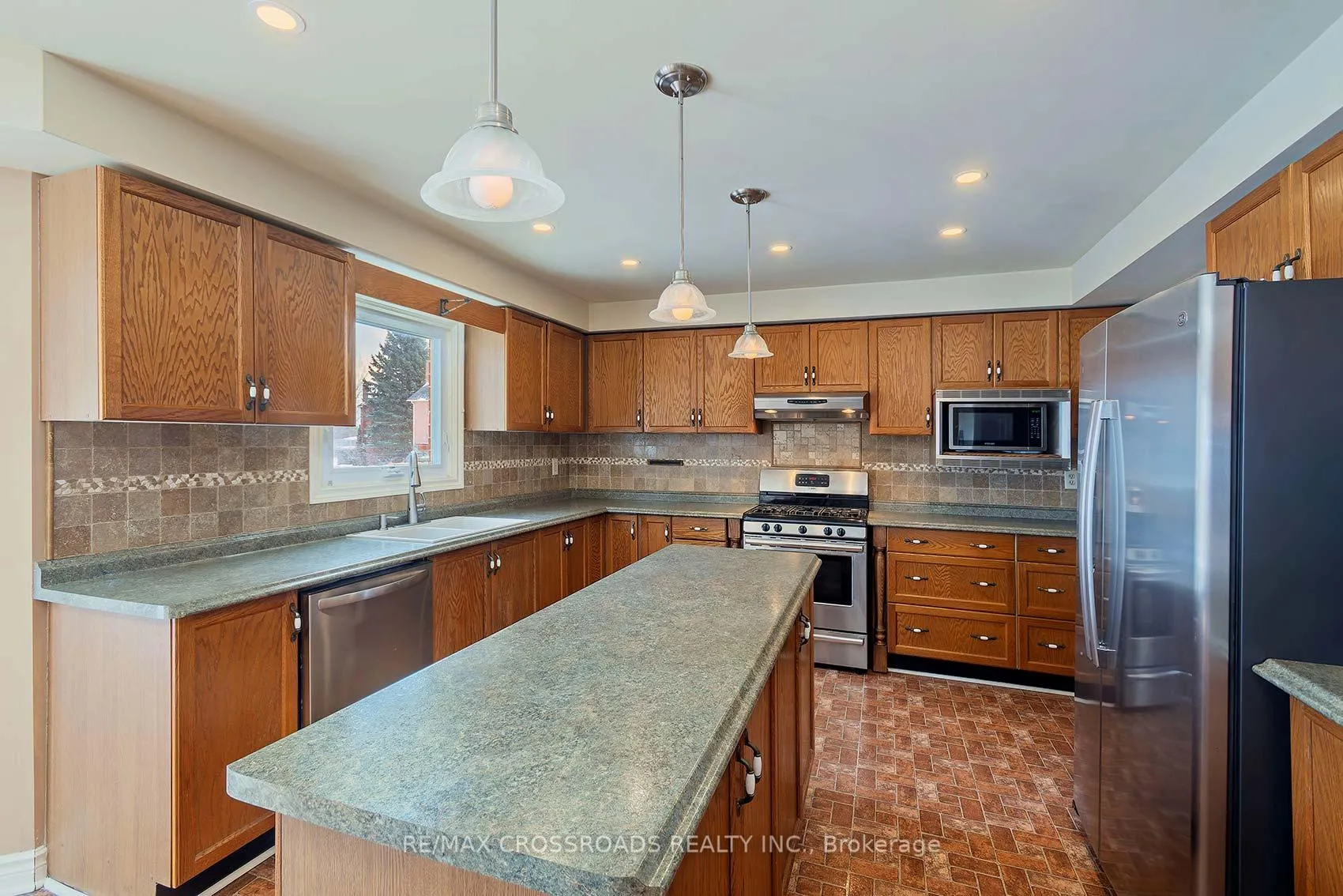Photo 9 of 11 Sayor Drive, Ajax, Central West — HOMEH