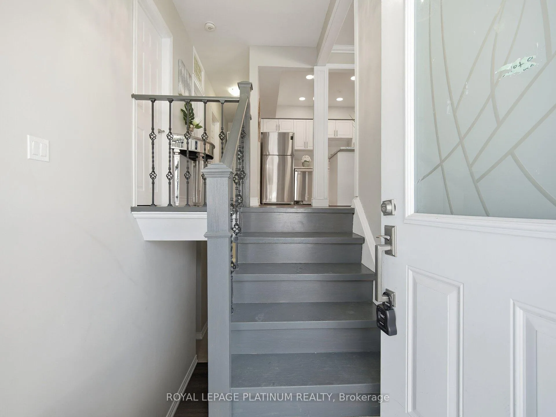 Photo 2 of 33 Campbell Drive, Brampton, Northwood Park — HOMEH