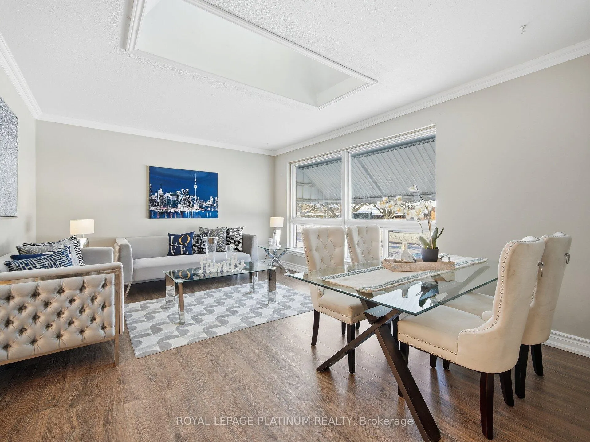 Photo 3 of 33 Campbell Drive, Brampton, Northwood Park — HOMEH