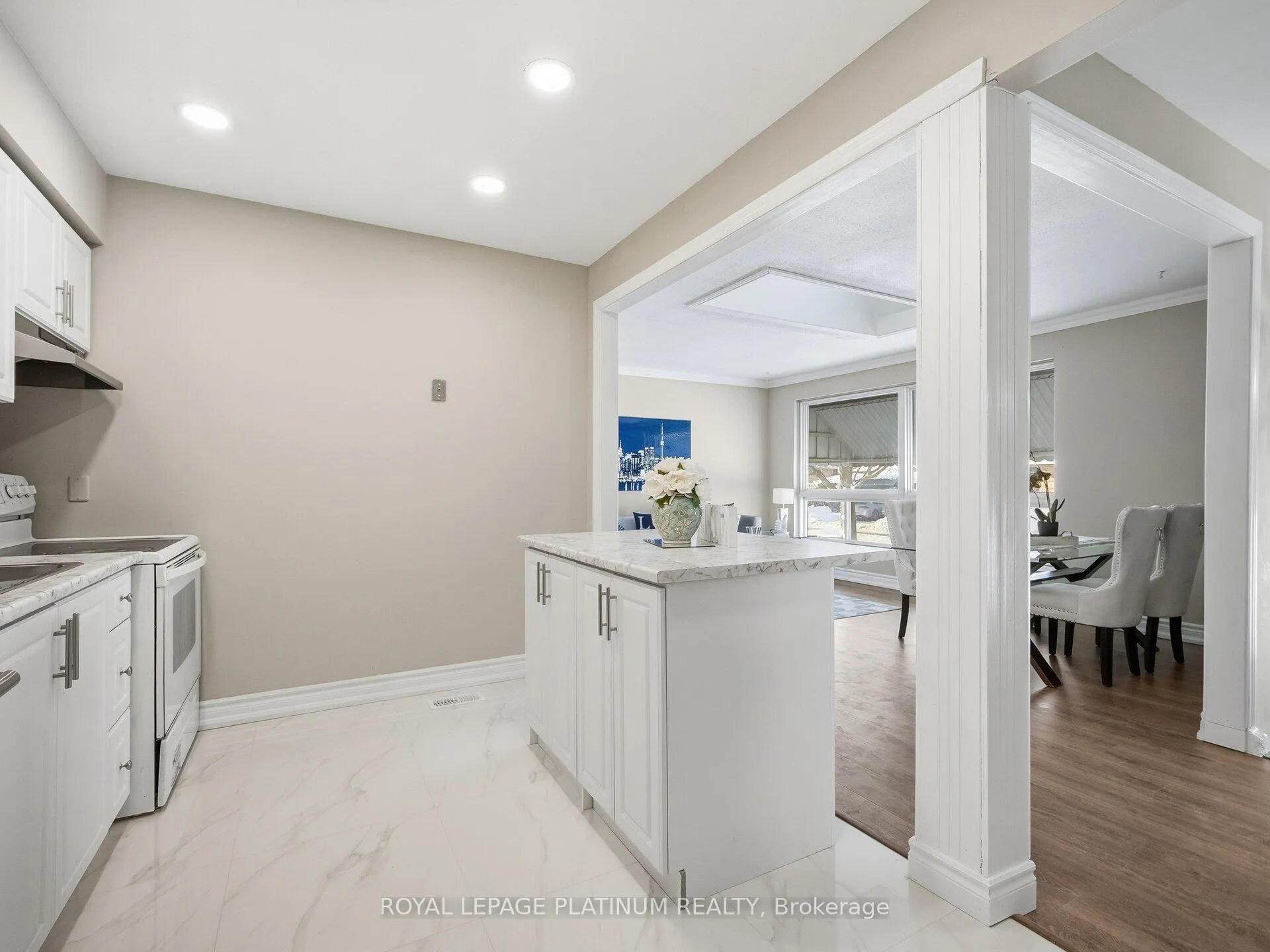 Photo 6 of 33 Campbell Drive, Brampton, Northwood Park — HOMEH