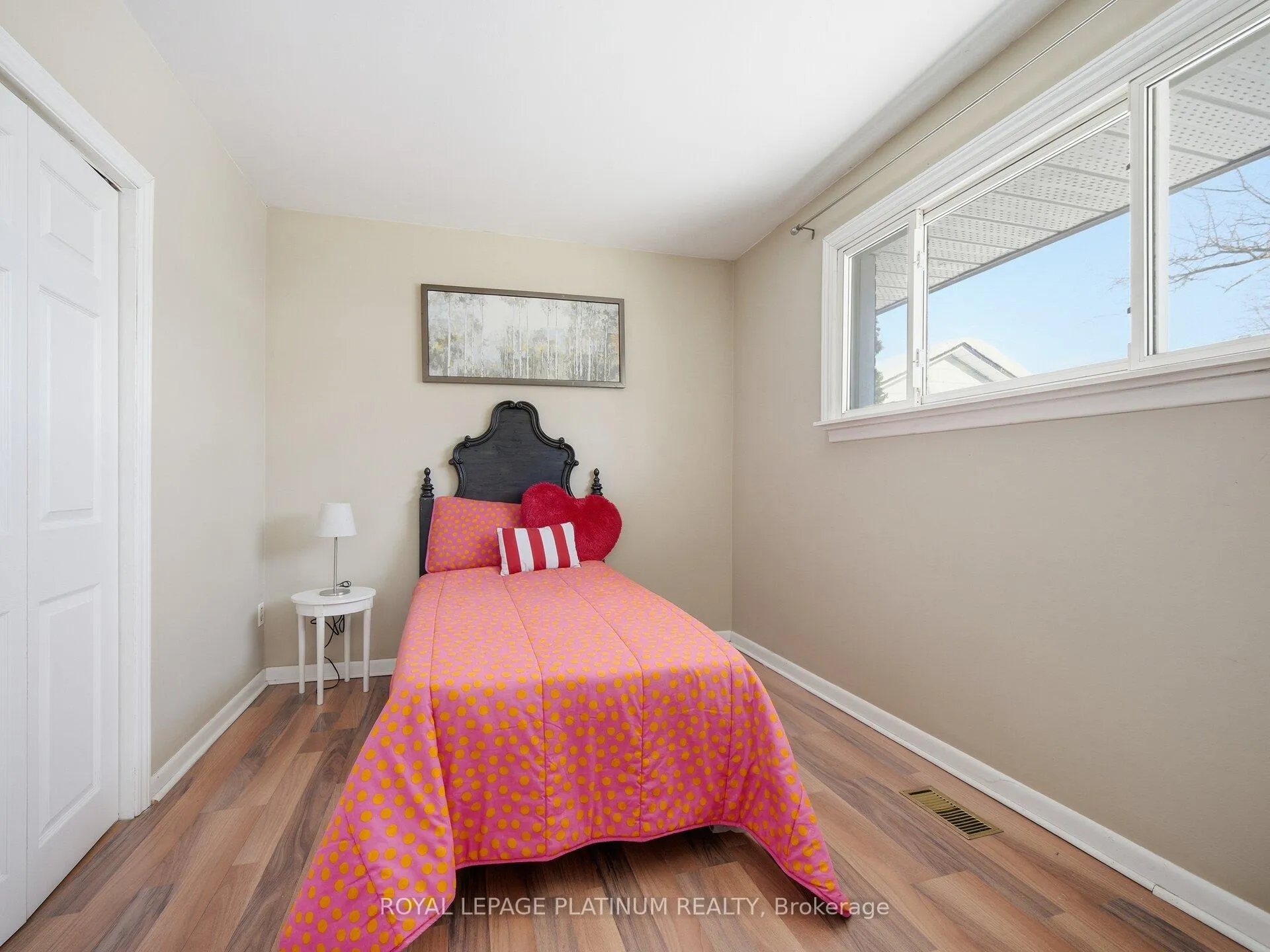 Photo 14 of 33 Campbell Drive, Brampton, Northwood Park — HOMEH