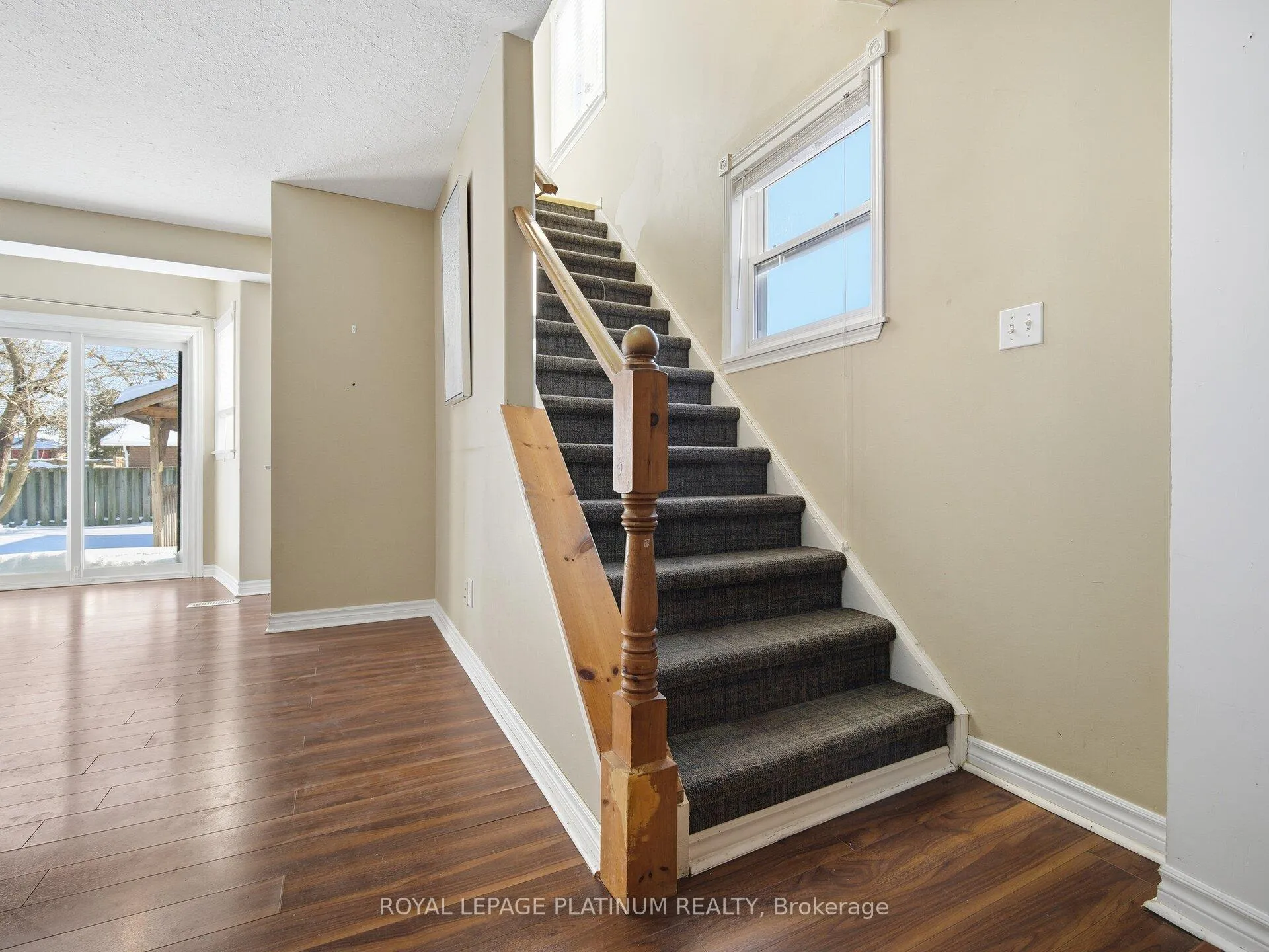 Photo 16 of 33 Campbell Drive, Brampton, Northwood Park — HOMEH