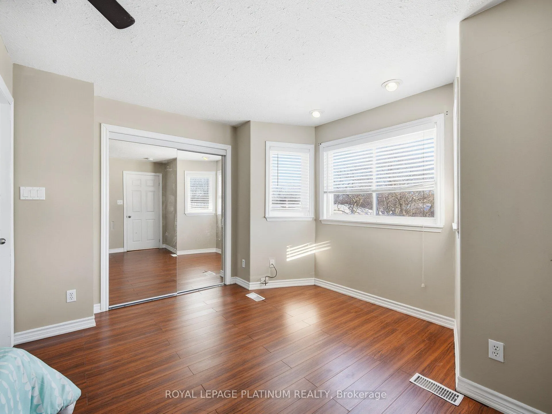 Photo 19 of 33 Campbell Drive, Brampton, Northwood Park — HOMEH