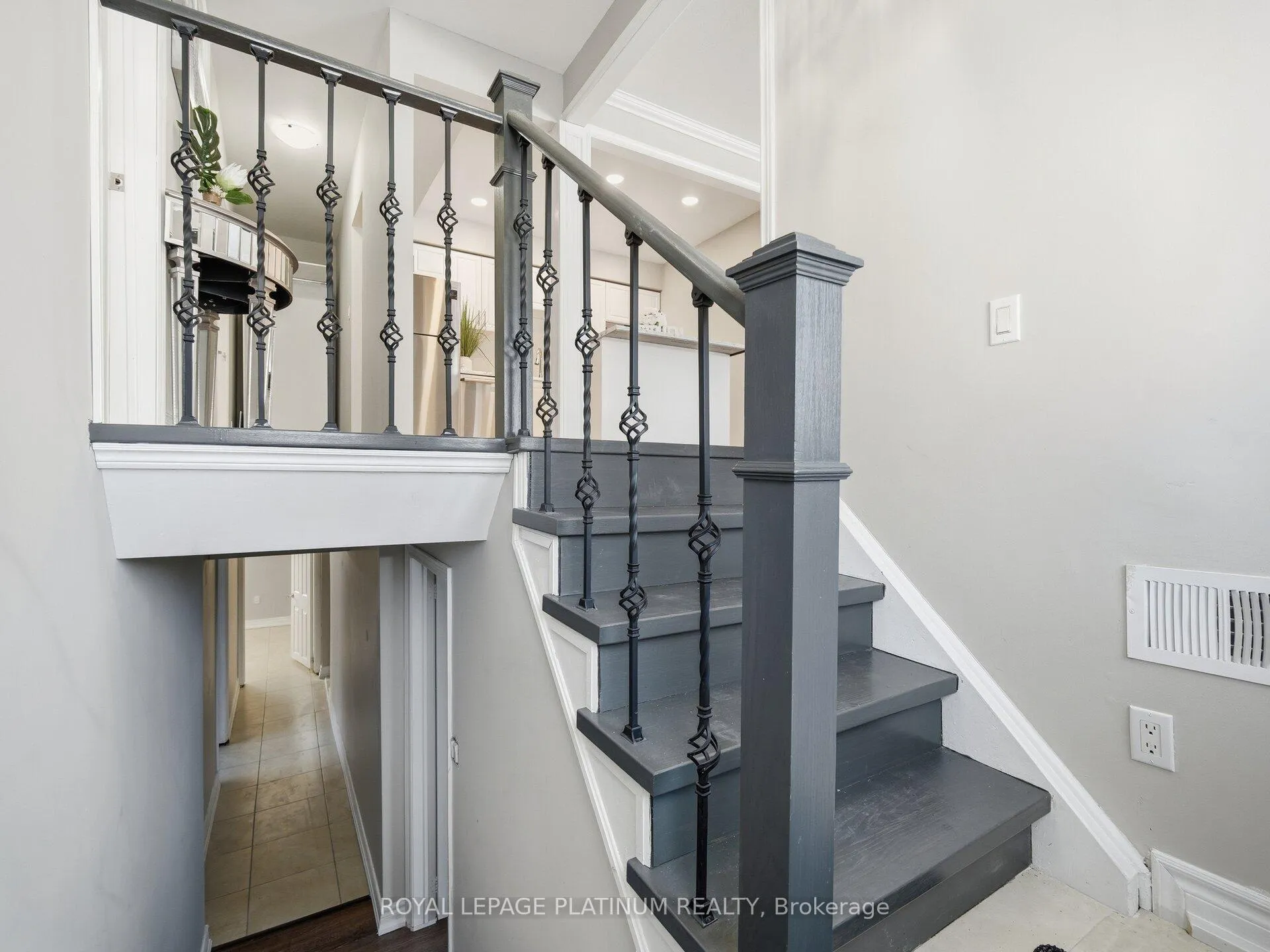 Photo 21 of 33 Campbell Drive, Brampton, Northwood Park — HOMEH