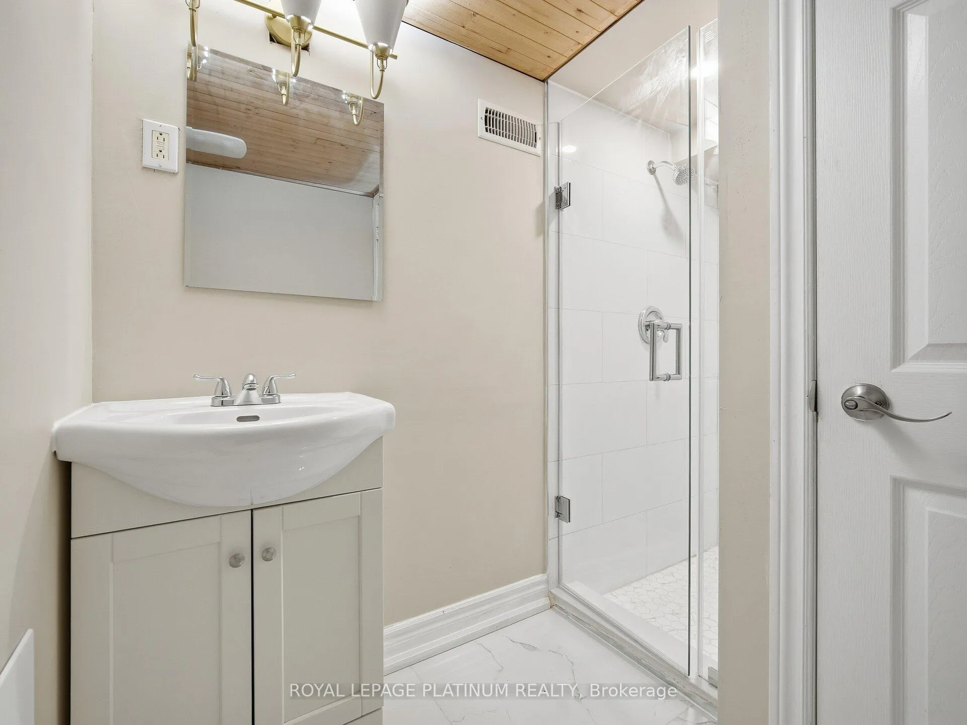 Photo 25 of 33 Campbell Drive, Brampton, Northwood Park — HOMEH