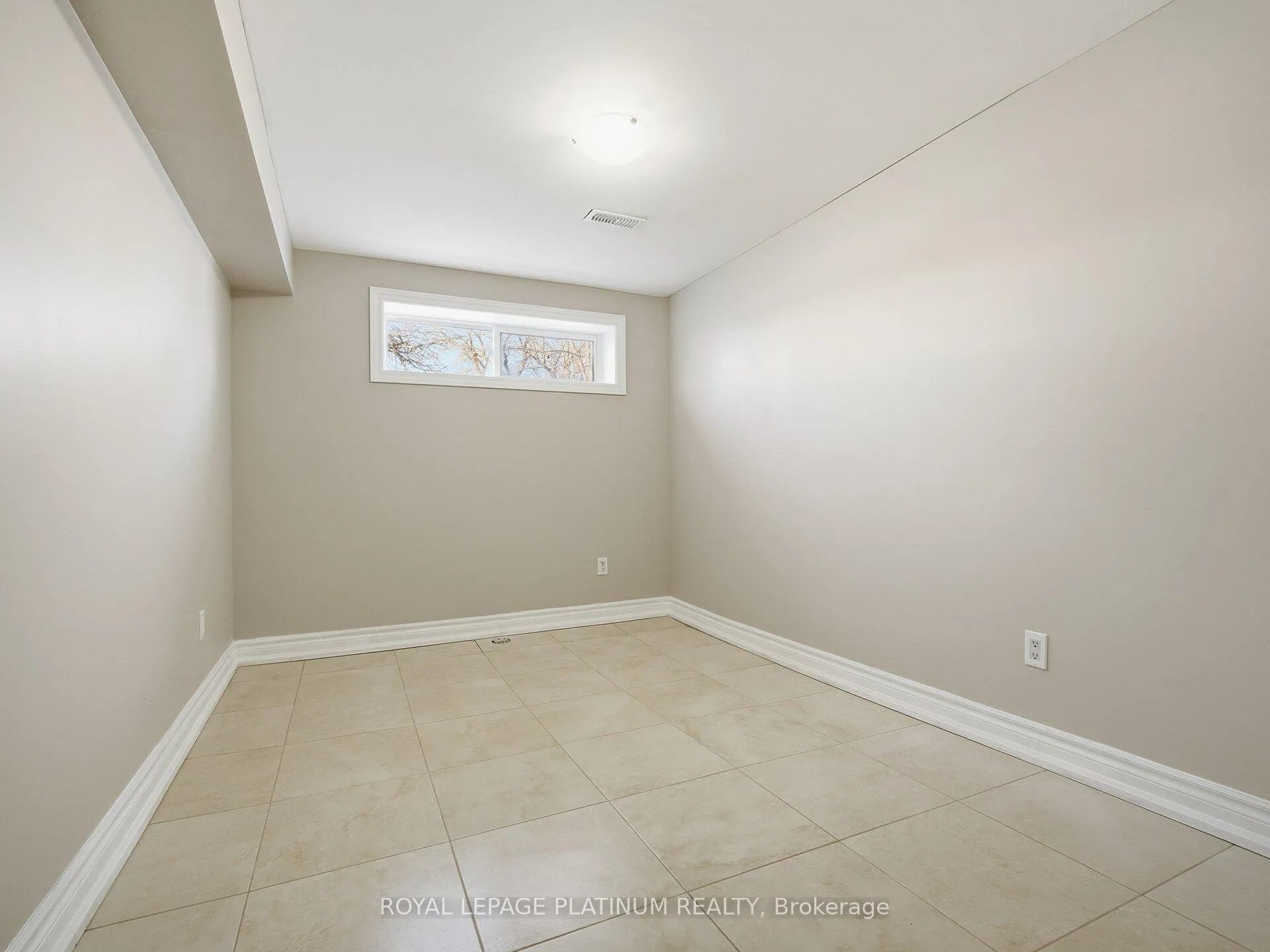 Photo 26 of 33 Campbell Drive, Brampton, Northwood Park — HOMEH