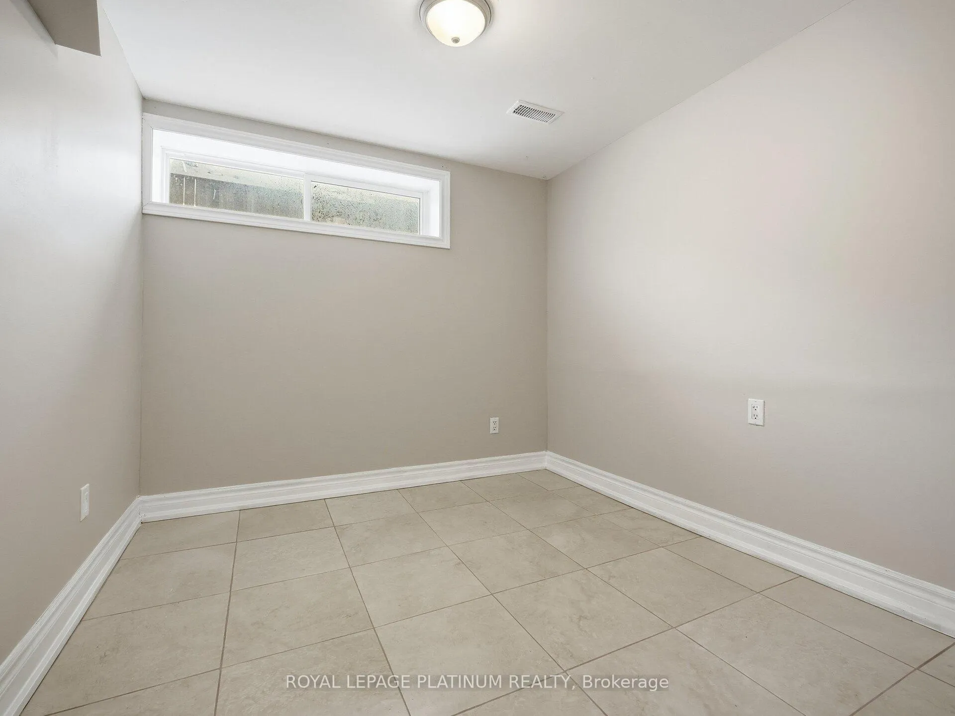 Photo 29 of 33 Campbell Drive, Brampton, Northwood Park — HOMEH