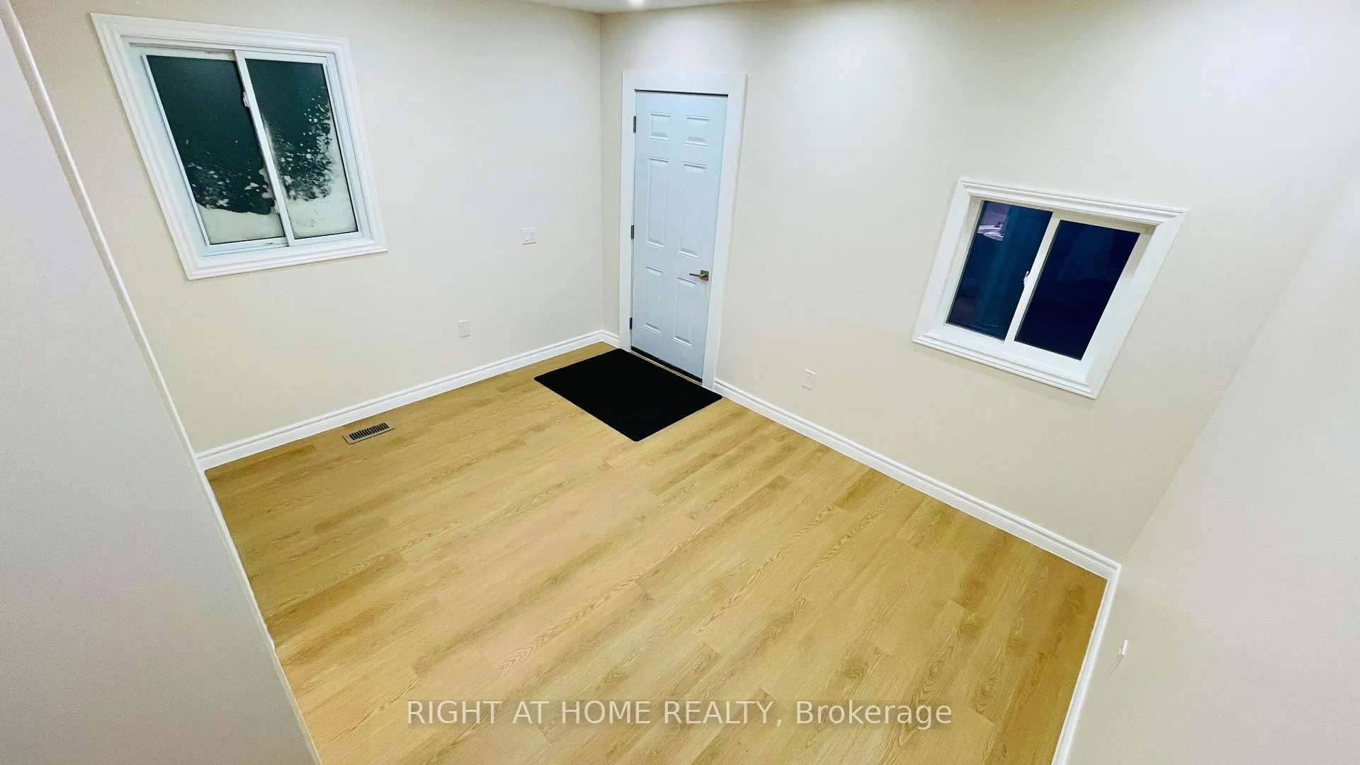Photo 9 of 158 William Street E, Oshawa, O'Neill — HOMEH