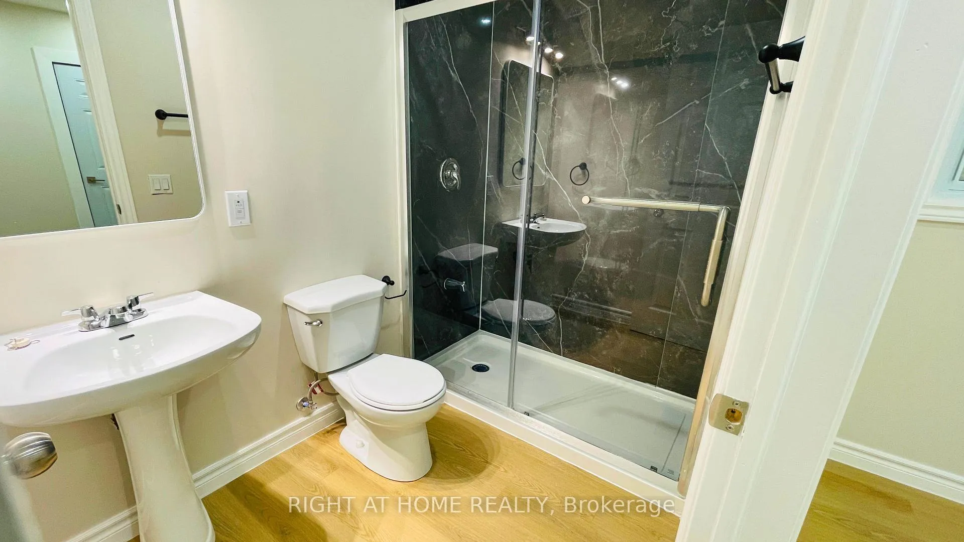 Photo 11 of 158 William Street E, Oshawa, O'Neill — HOMEH
