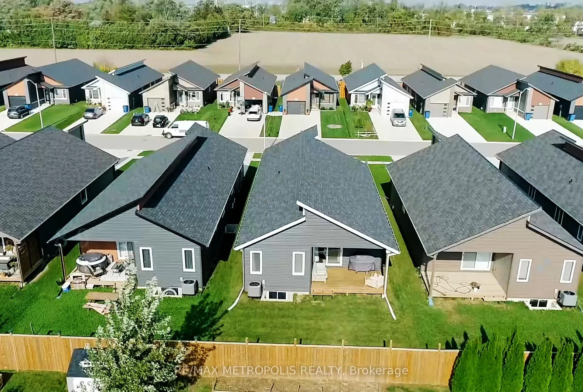 Photo 11 of 89 Moonstone Crescent, Chatham-Kent — HOMEH