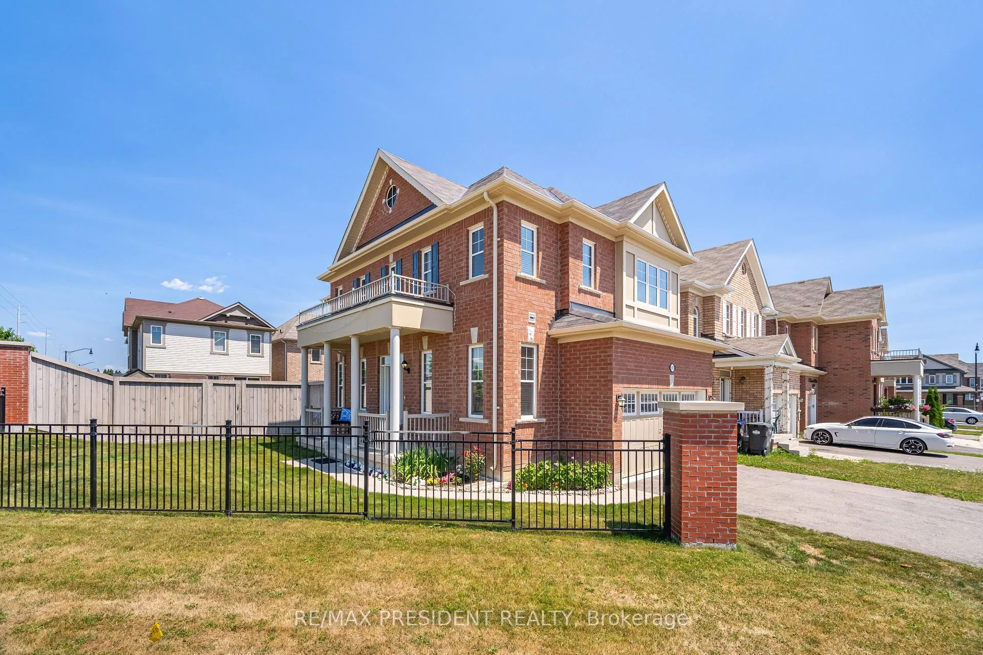 Photo 3 of 581 Edenbrook Hill Drive, Brampton, Northwest Brampton — HOMEH