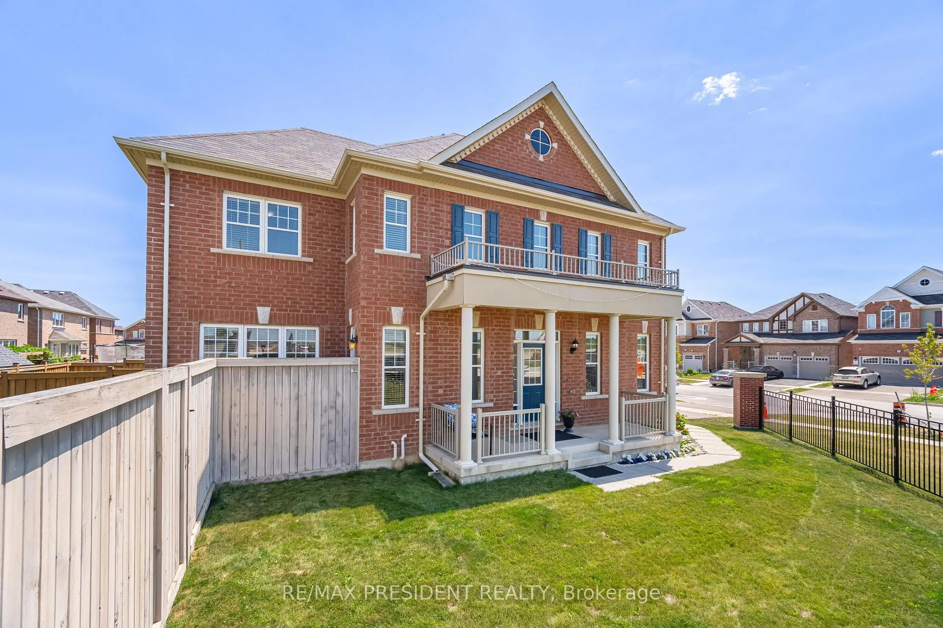 Photo 4 of 581 Edenbrook Hill Drive, Brampton, Northwest Brampton — HOMEH