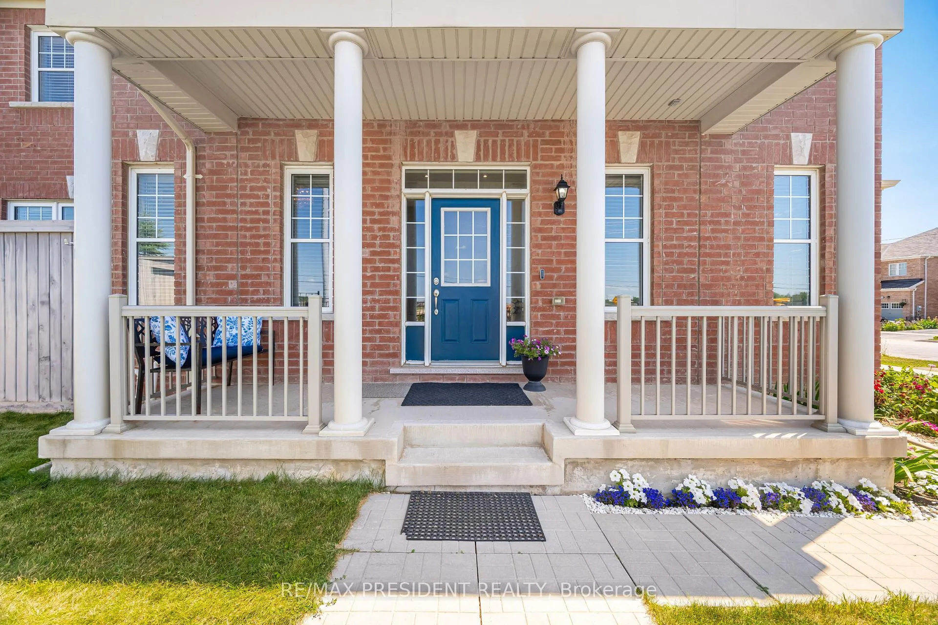 Photo 5 of 581 Edenbrook Hill Drive, Brampton, Northwest Brampton — HOMEH