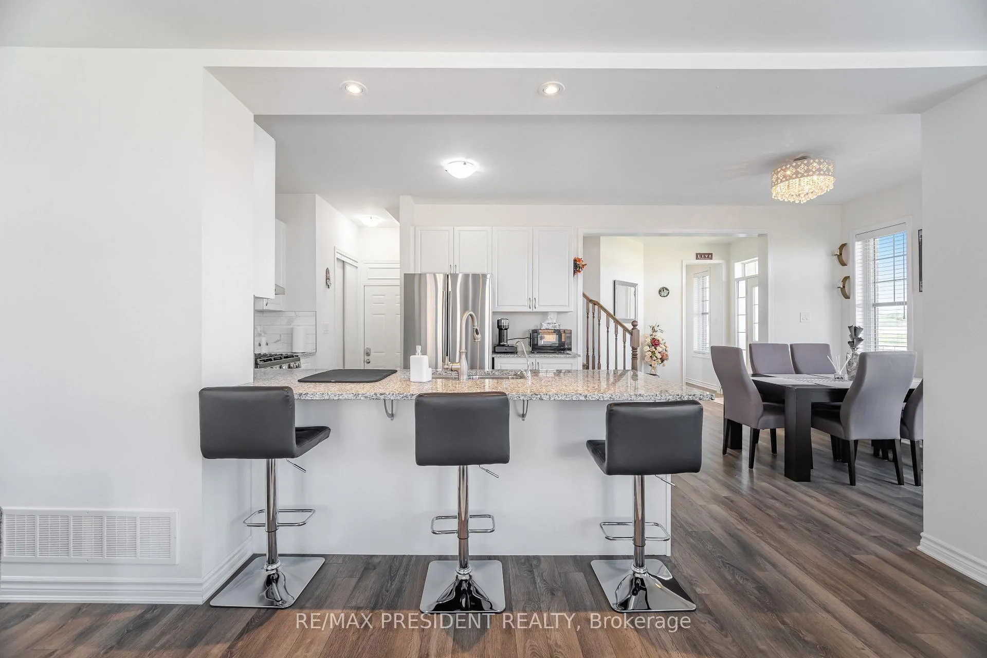 Photo 10 of 581 Edenbrook Hill Drive, Brampton, Northwest Brampton — HOMEH