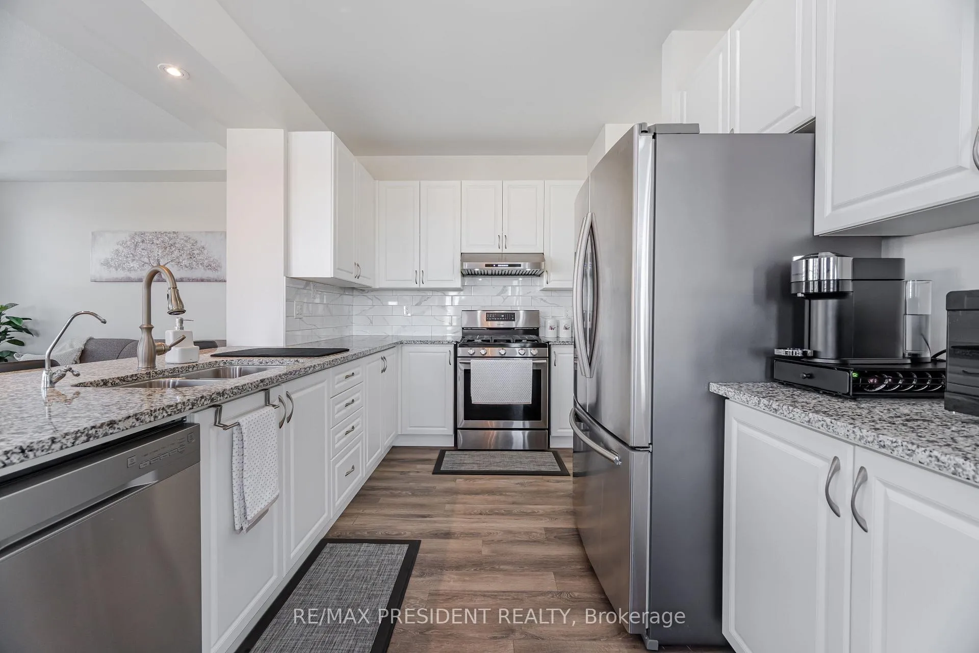 Photo 11 of 581 Edenbrook Hill Drive, Brampton, Northwest Brampton — HOMEH