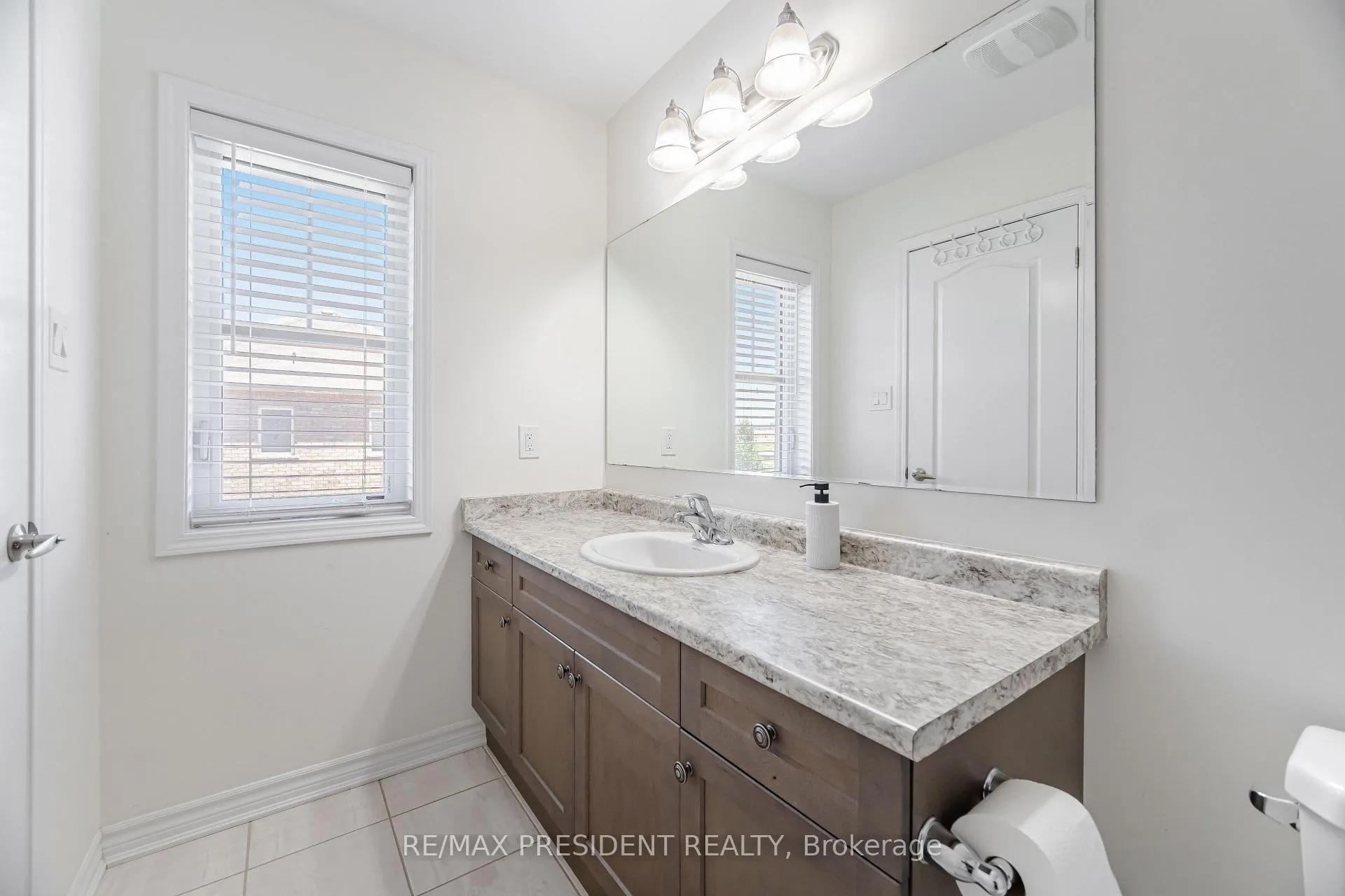 Photo 28 of 581 Edenbrook Hill Drive, Brampton, Northwest Brampton — HOMEH