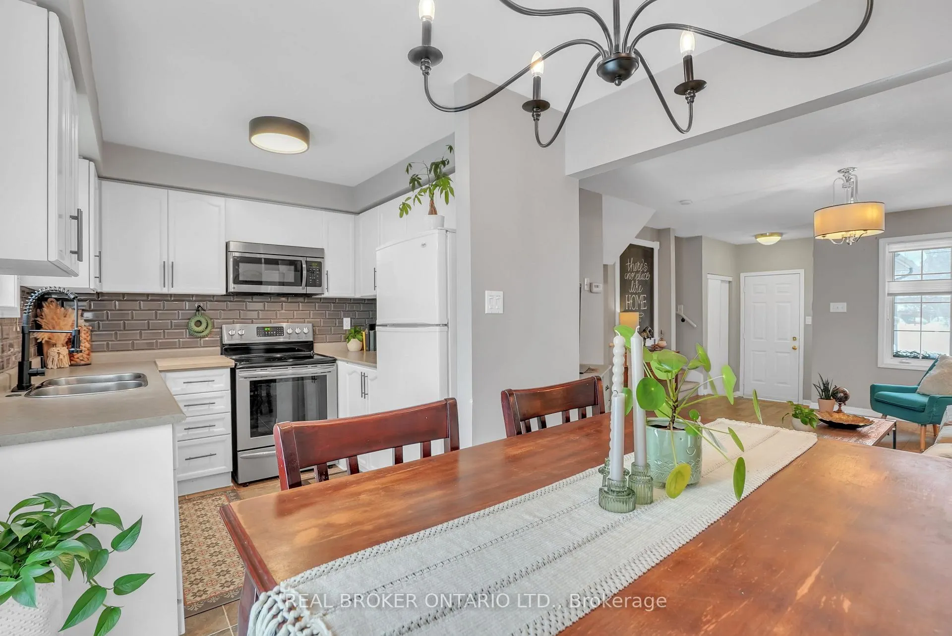Photo 9 of 389 Ferndale Drive S, Barrie, Ardagh — HOMEH
