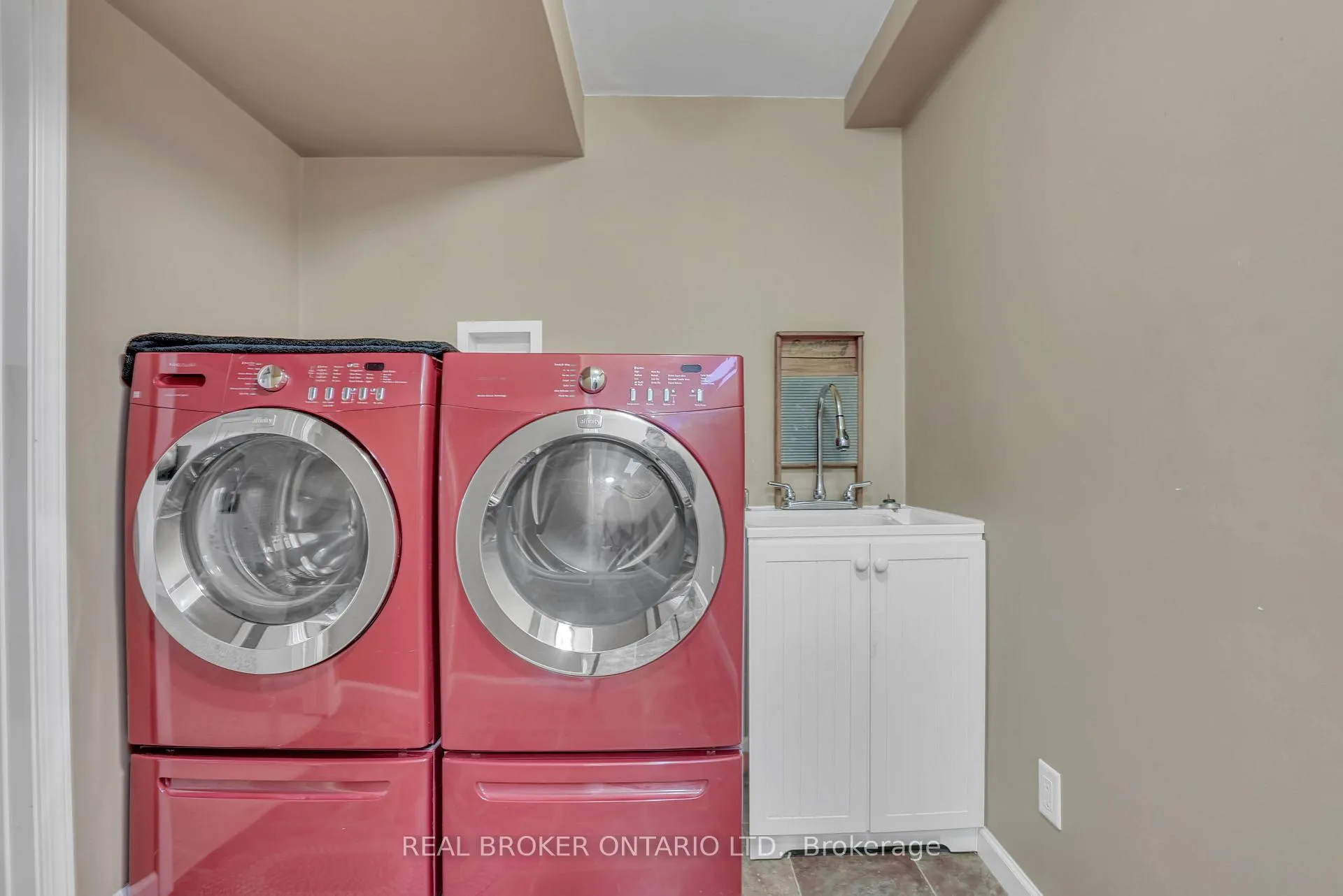 Photo 27 of 389 Ferndale Drive S, Barrie, Ardagh — HOMEH