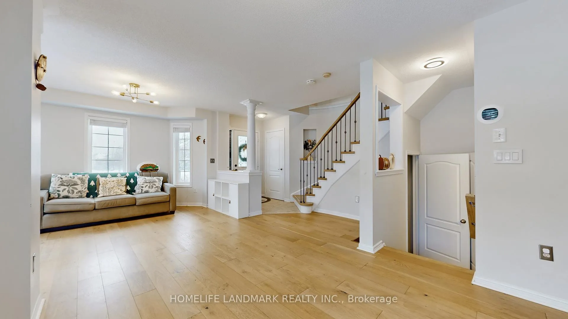 Photo 2 of 486 Bur Oak Avenue, Markham, Berczy — HOMEH