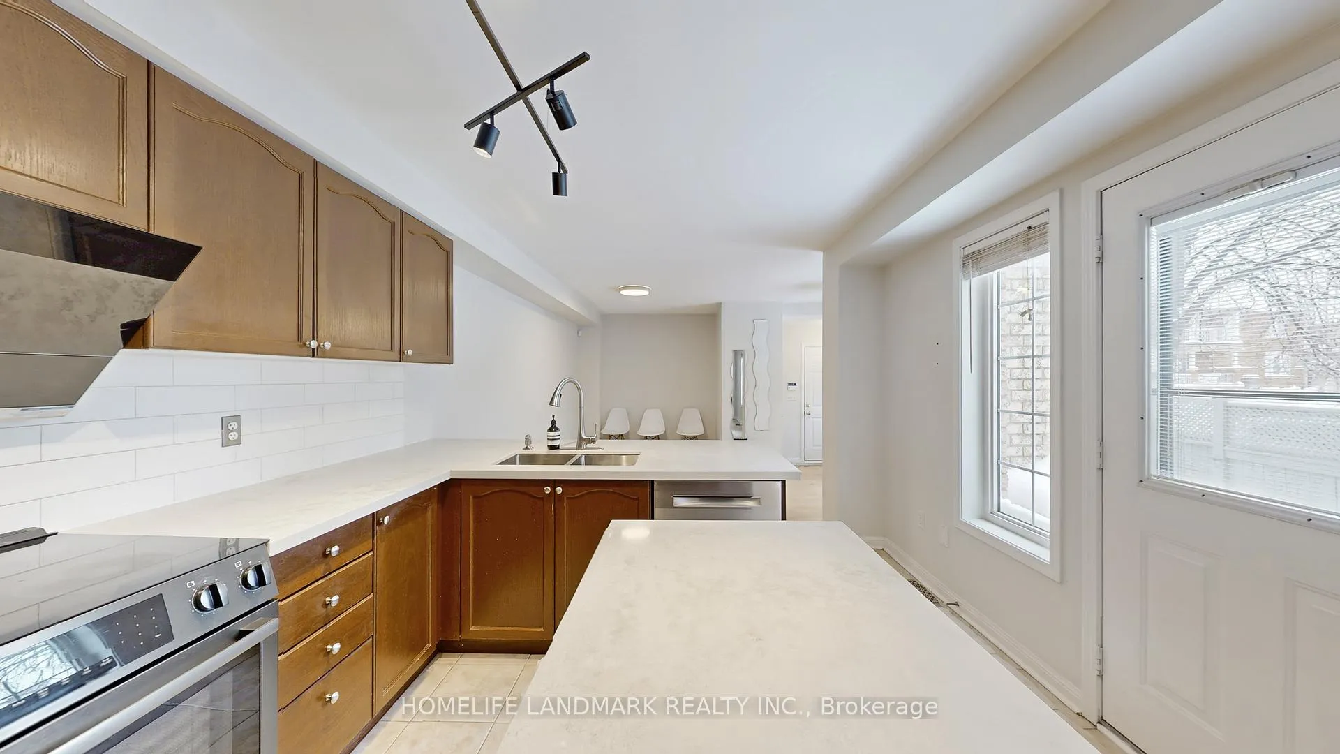 Photo 5 of 486 Bur Oak Avenue, Markham, Berczy — HOMEH