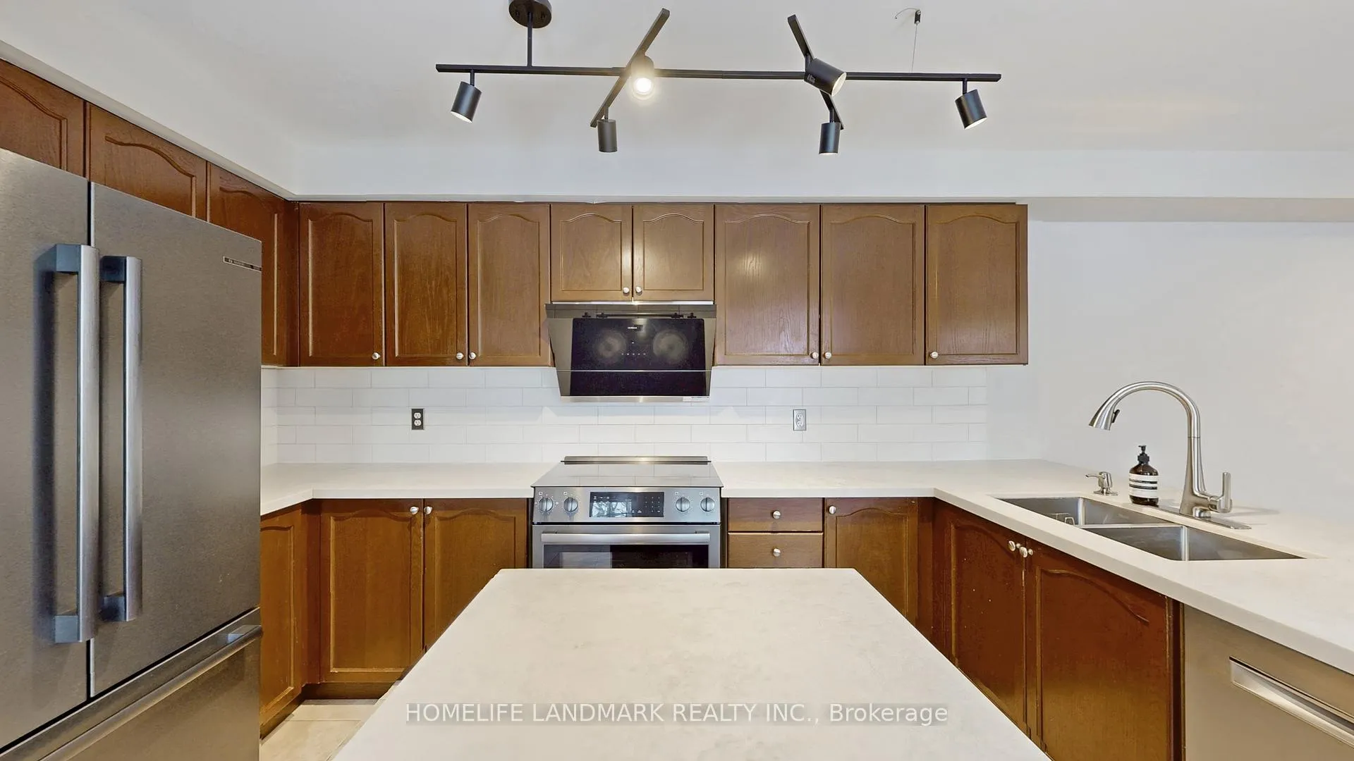 Photo 6 of 486 Bur Oak Avenue, Markham, Berczy — HOMEH