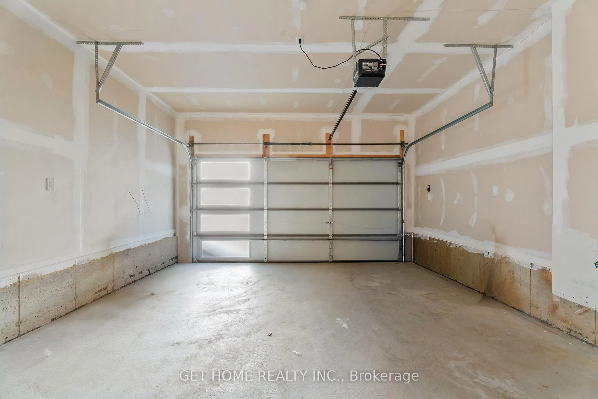 Photo 39 of 67 Lillian Way, Haldimand — HOMEH