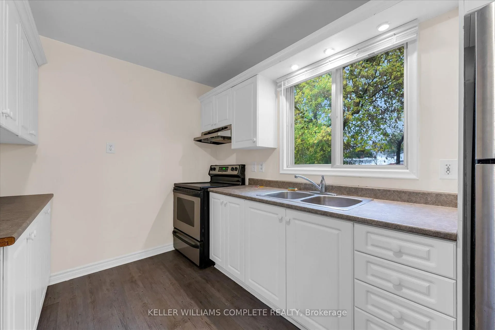 Photo 8 of 62 Bond Street, Kitchener, Fairfield — HOMEH