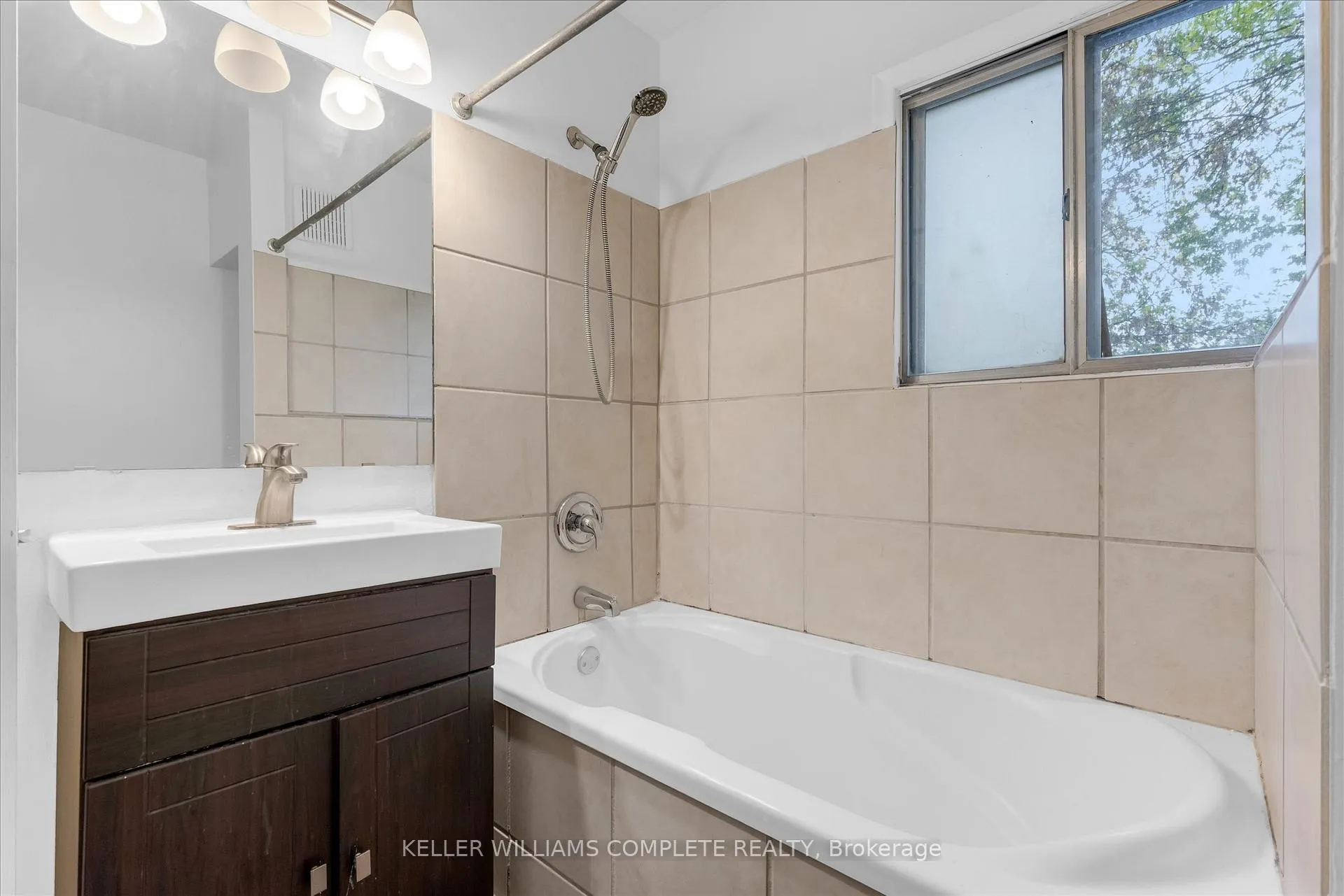 Photo 13 of 62 Bond Street, Kitchener, Fairfield — HOMEH
