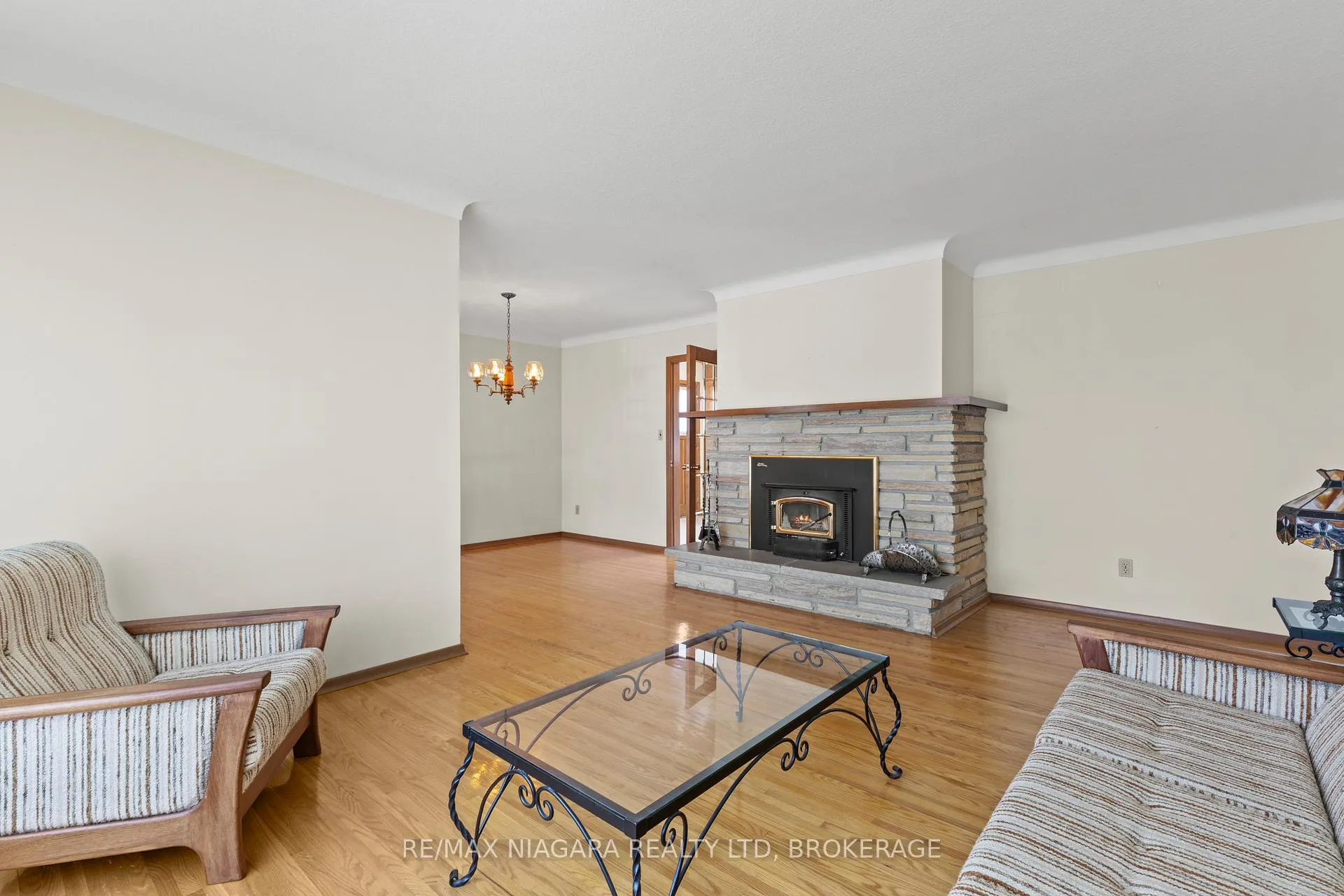 Photo 11 of 6628 Argyll Crescent, Niagara Falls, Arad/Fallsview — HOMEH