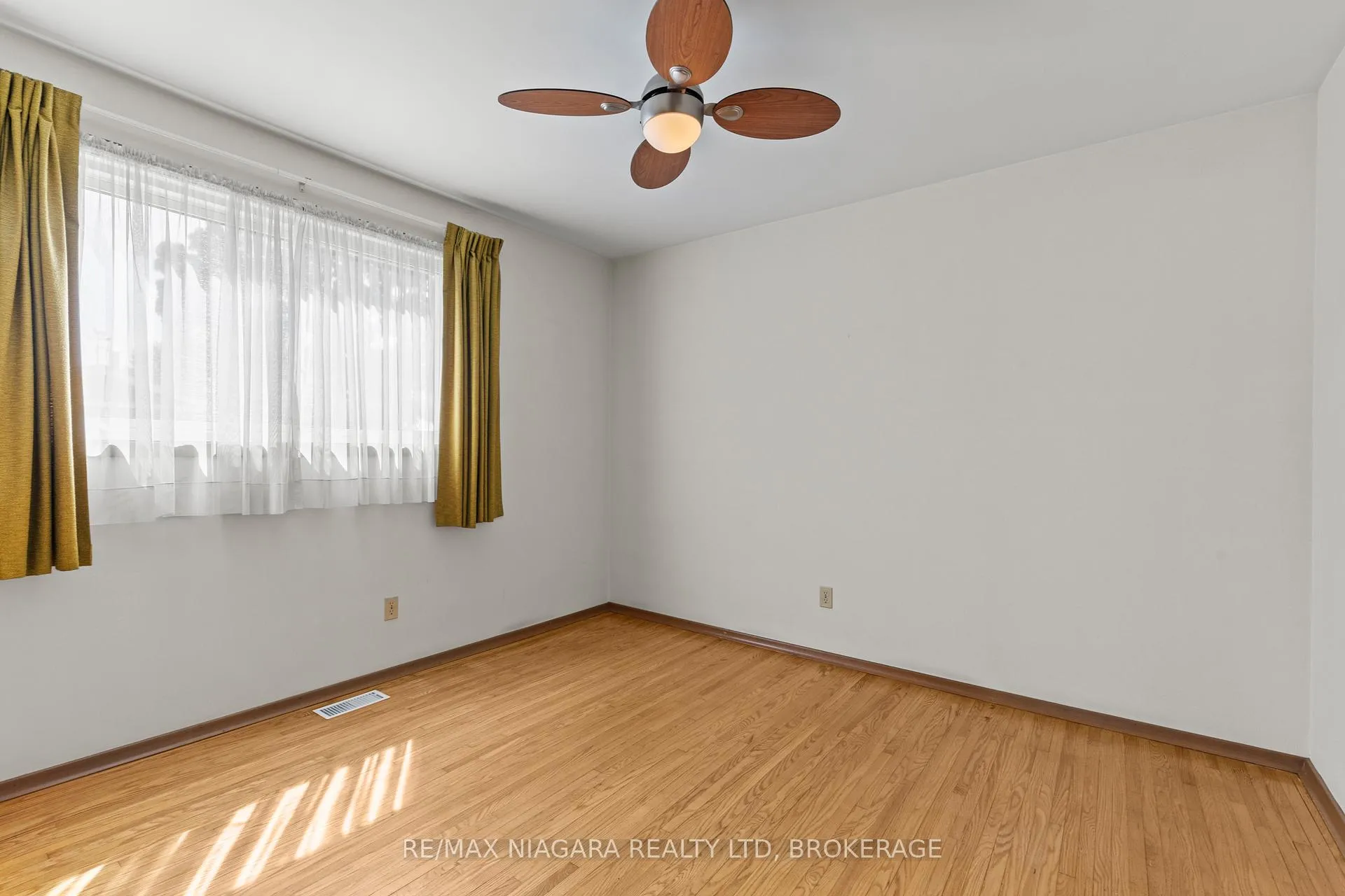 Photo 20 of 6628 Argyll Crescent, Niagara Falls, Arad/Fallsview — HOMEH