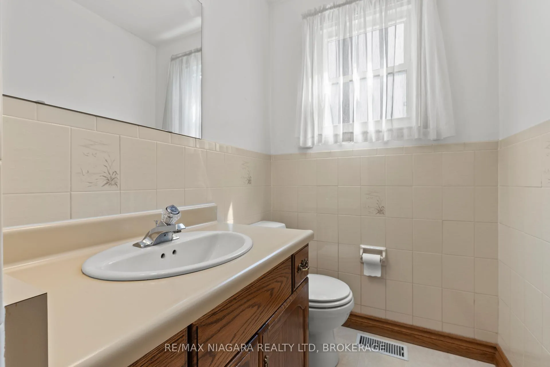Photo 22 of 6628 Argyll Crescent, Niagara Falls, Arad/Fallsview — HOMEH