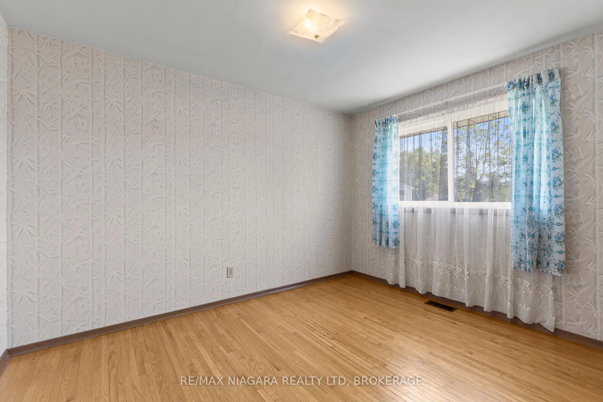 Photo 23 of 6628 Argyll Crescent, Niagara Falls, Arad/Fallsview — HOMEH