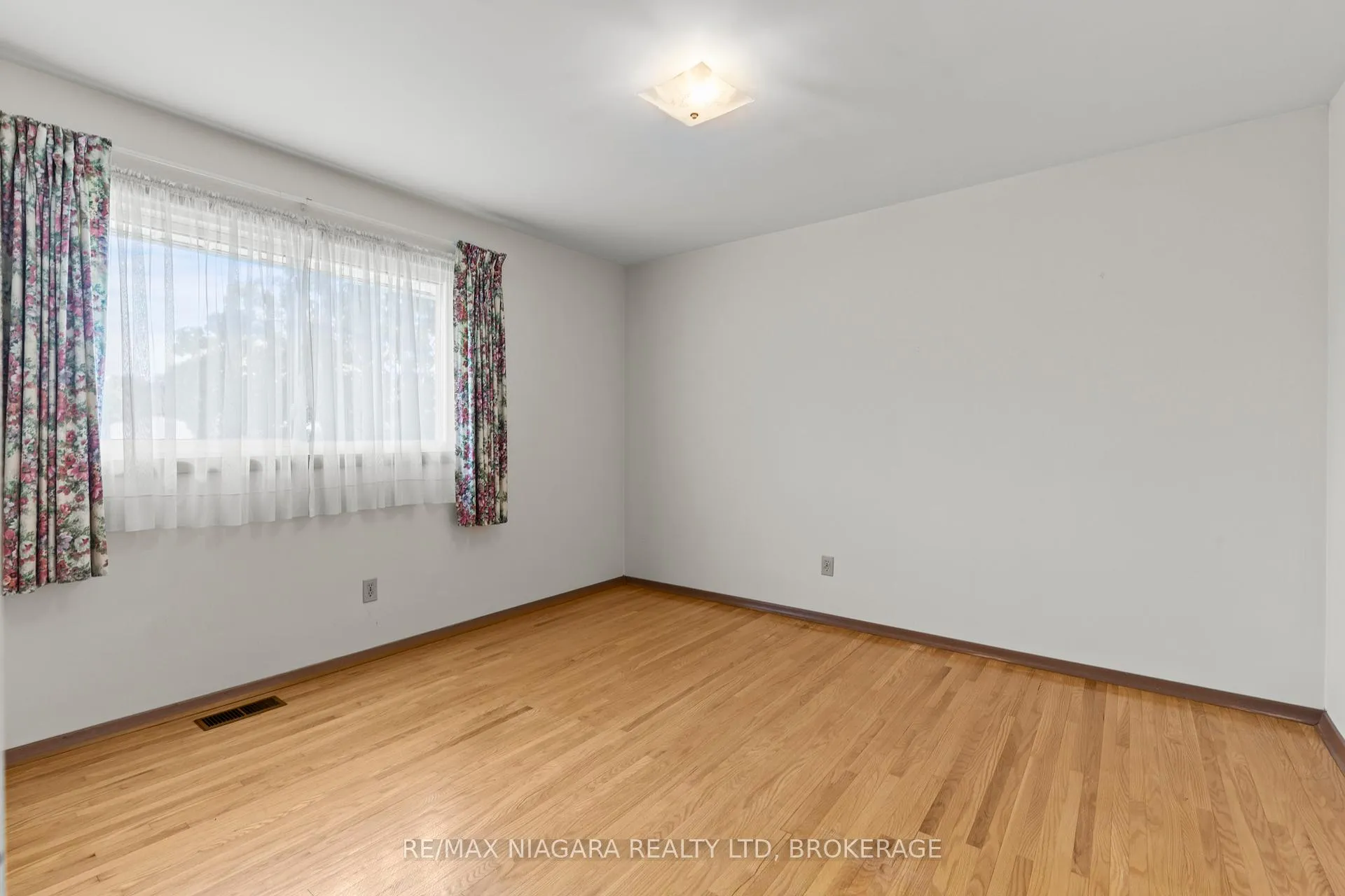 Photo 25 of 6628 Argyll Crescent, Niagara Falls, Arad/Fallsview — HOMEH