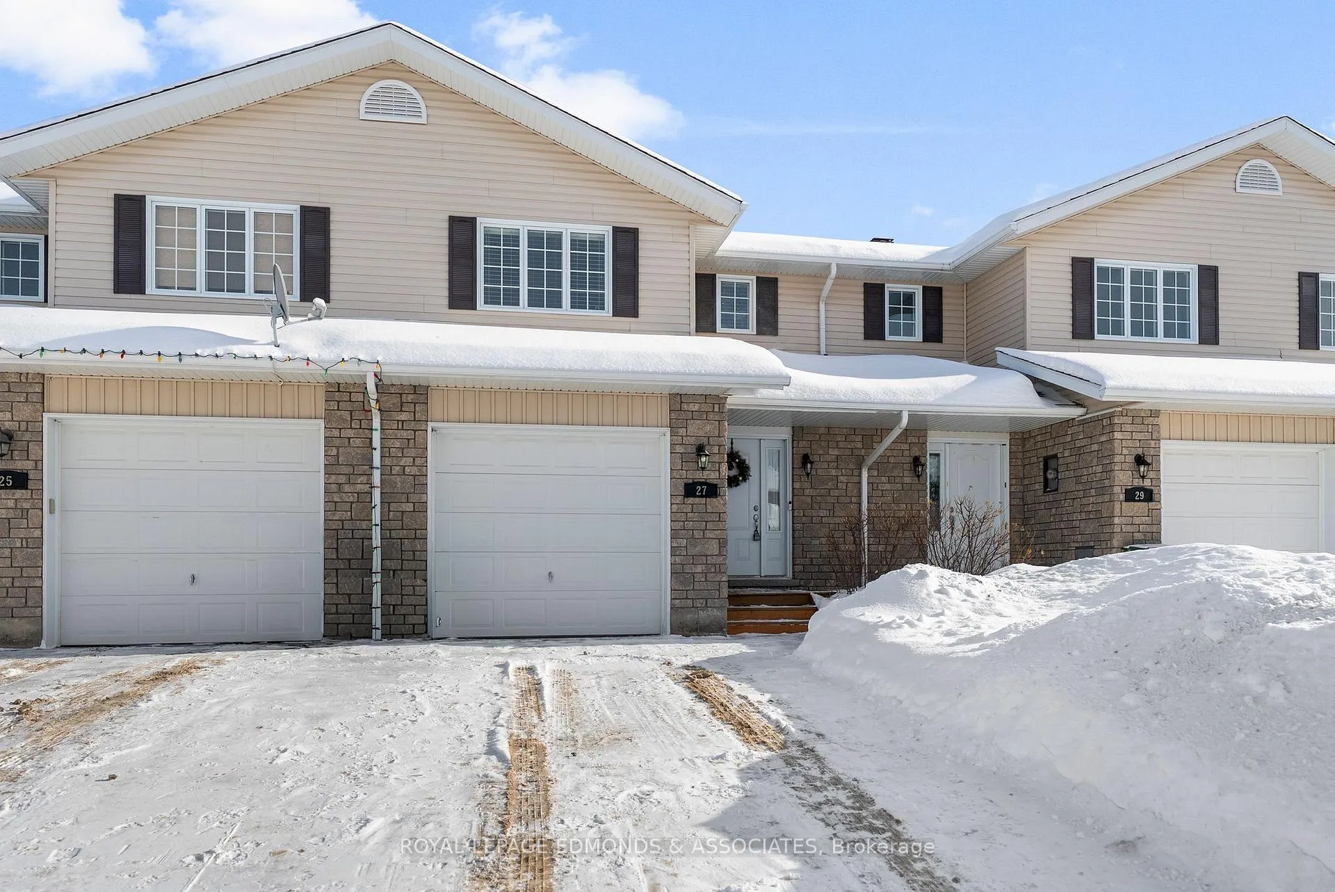 Photo 2 of 27 Winston Avenue, Petawawa — HOMEH