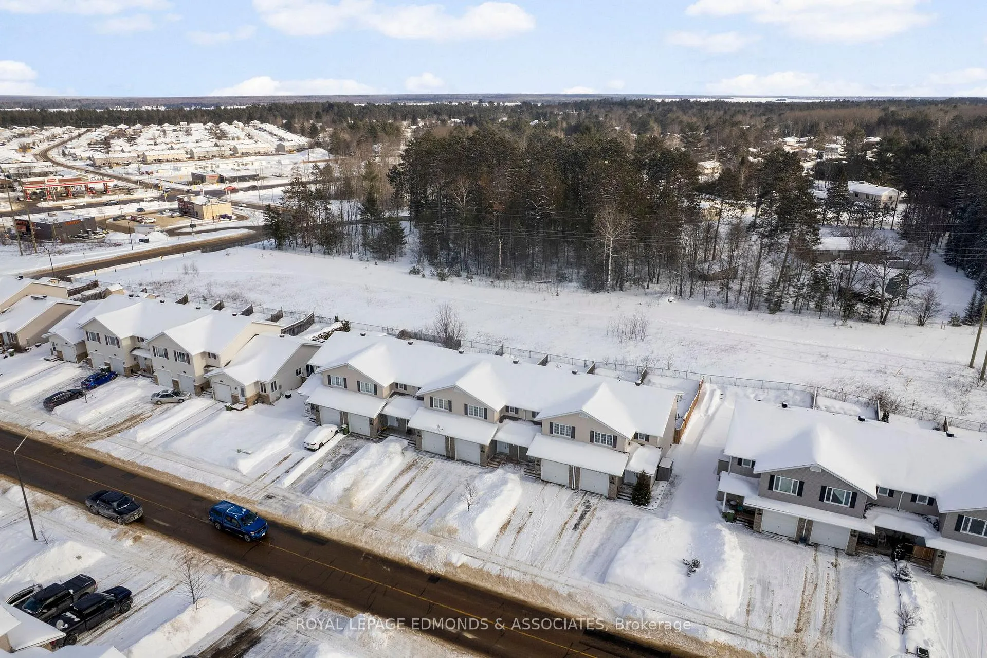 Photo 6 of 27 Winston Avenue, Petawawa — HOMEH