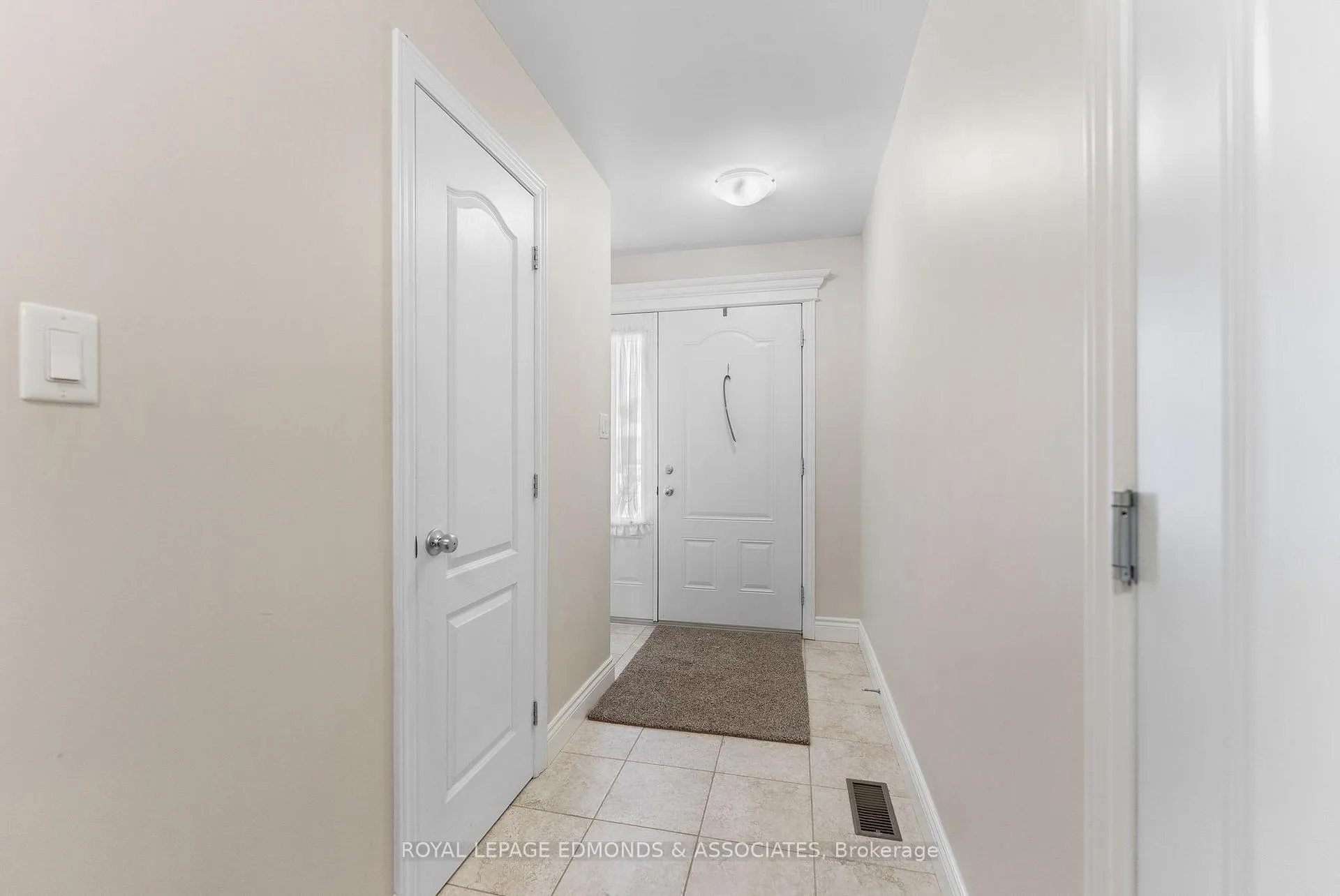 Photo 7 of 27 Winston Avenue, Petawawa — HOMEH